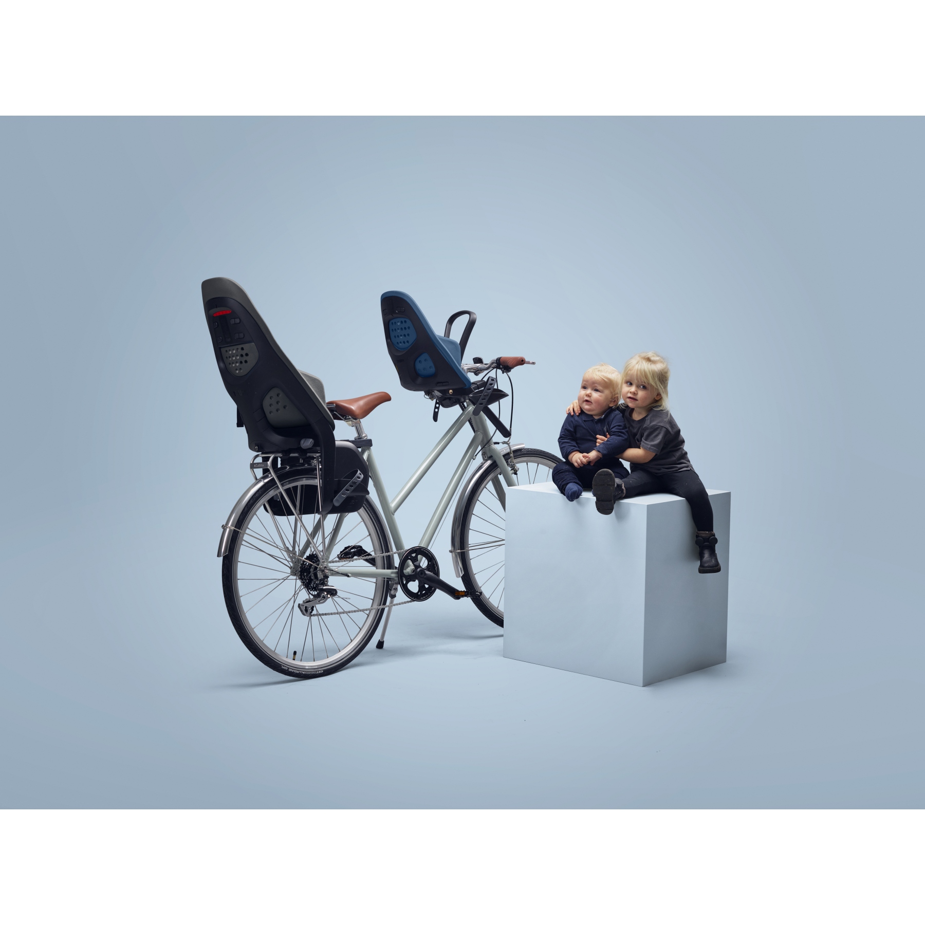 Siège-vélo bébé arrière cadre Yepp 2 Maxi Midnight Black Thule - Dröm
