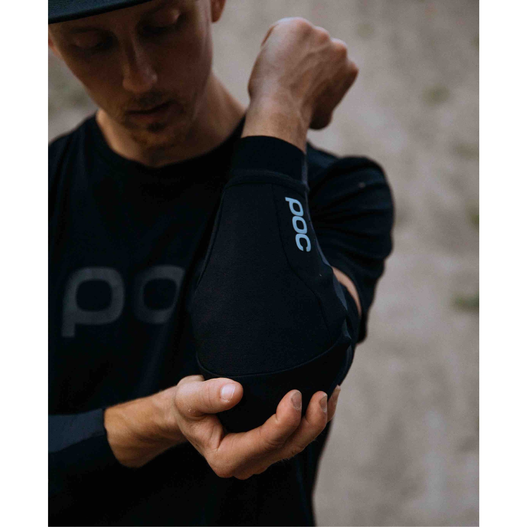 POC Oseus VPD Elbow - 1002 Uranium Black | BIKE24