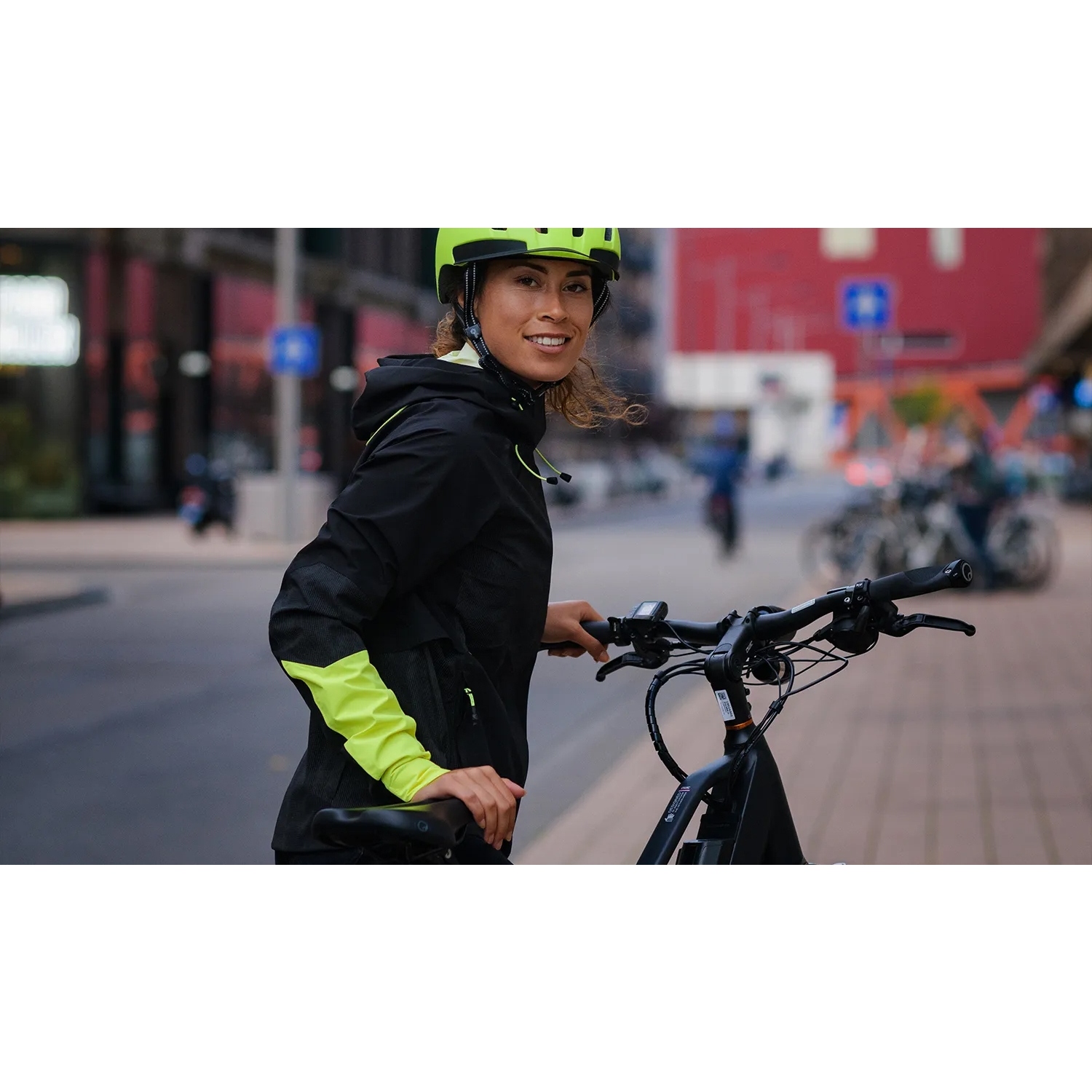 AGU Commuter Tech Rain Jacket Women hi vis reflection BIKE24