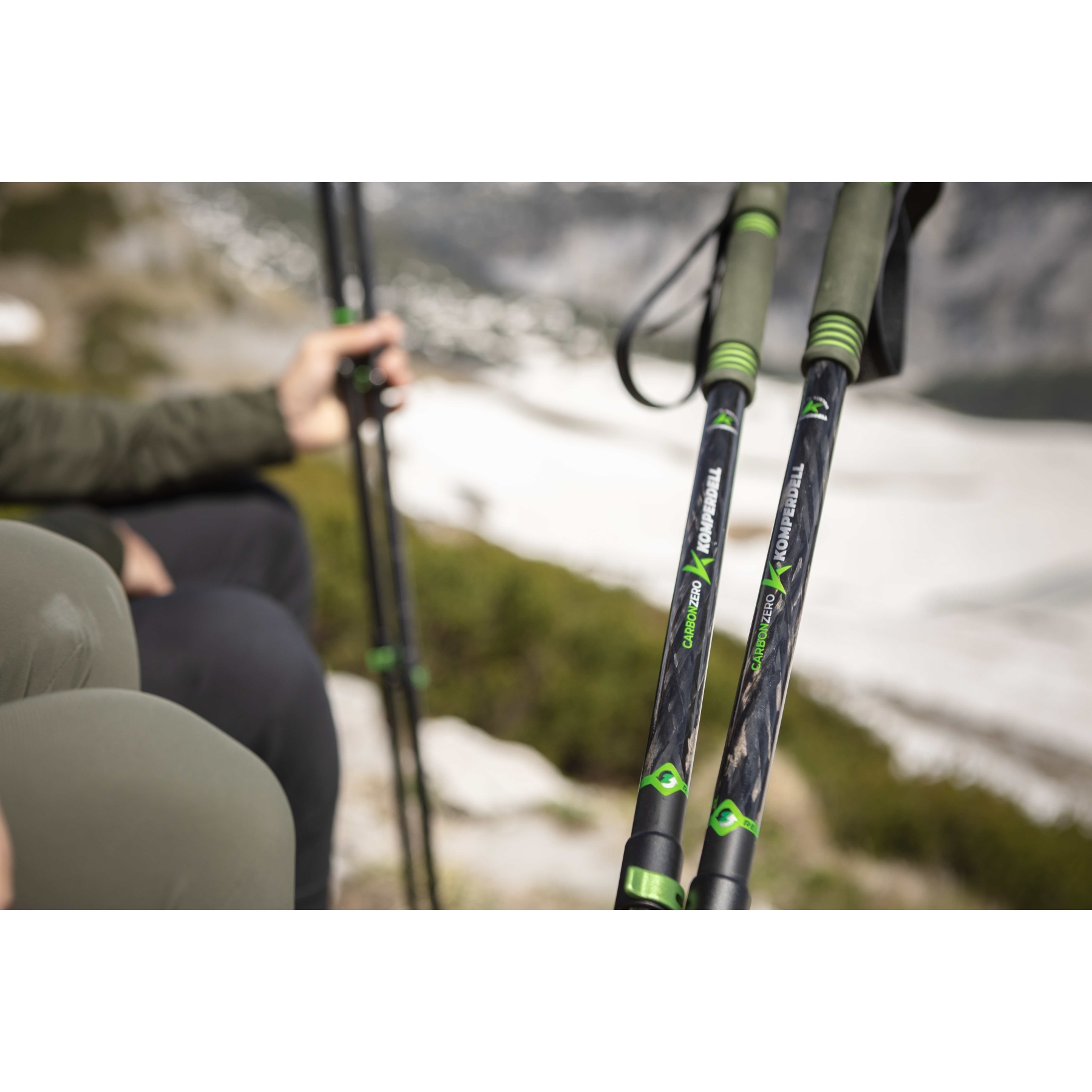 Lot De 2 Bâtons De Trekking Komperdell En Carbone/métal, Neufs