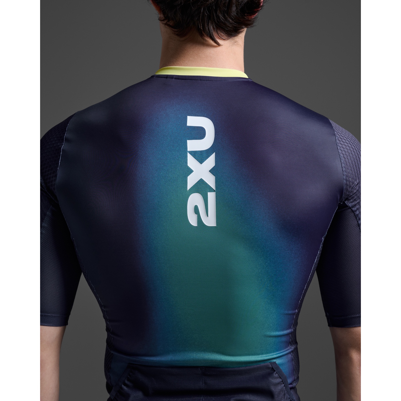 2XU Aero Hex Tri Sleeved Top Men - midnight/cool matcha | BIKE24