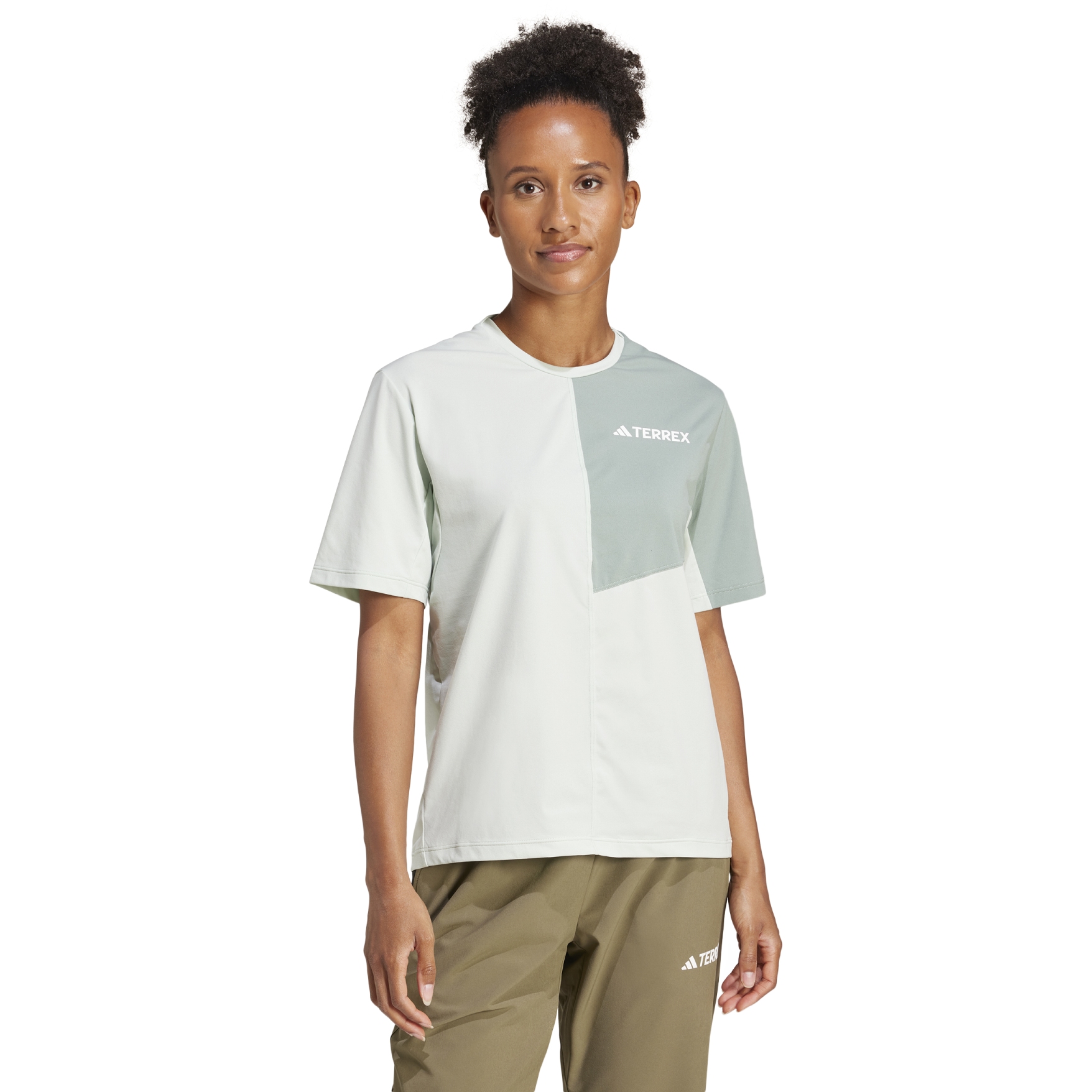 женская футболка adidas TERREX Multi Shirt - льняной зеленый JE0367