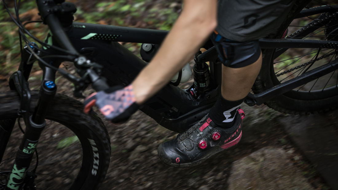 Mountain bikes for women and matching gear for the ladies ride  – Great tips and nice bikes