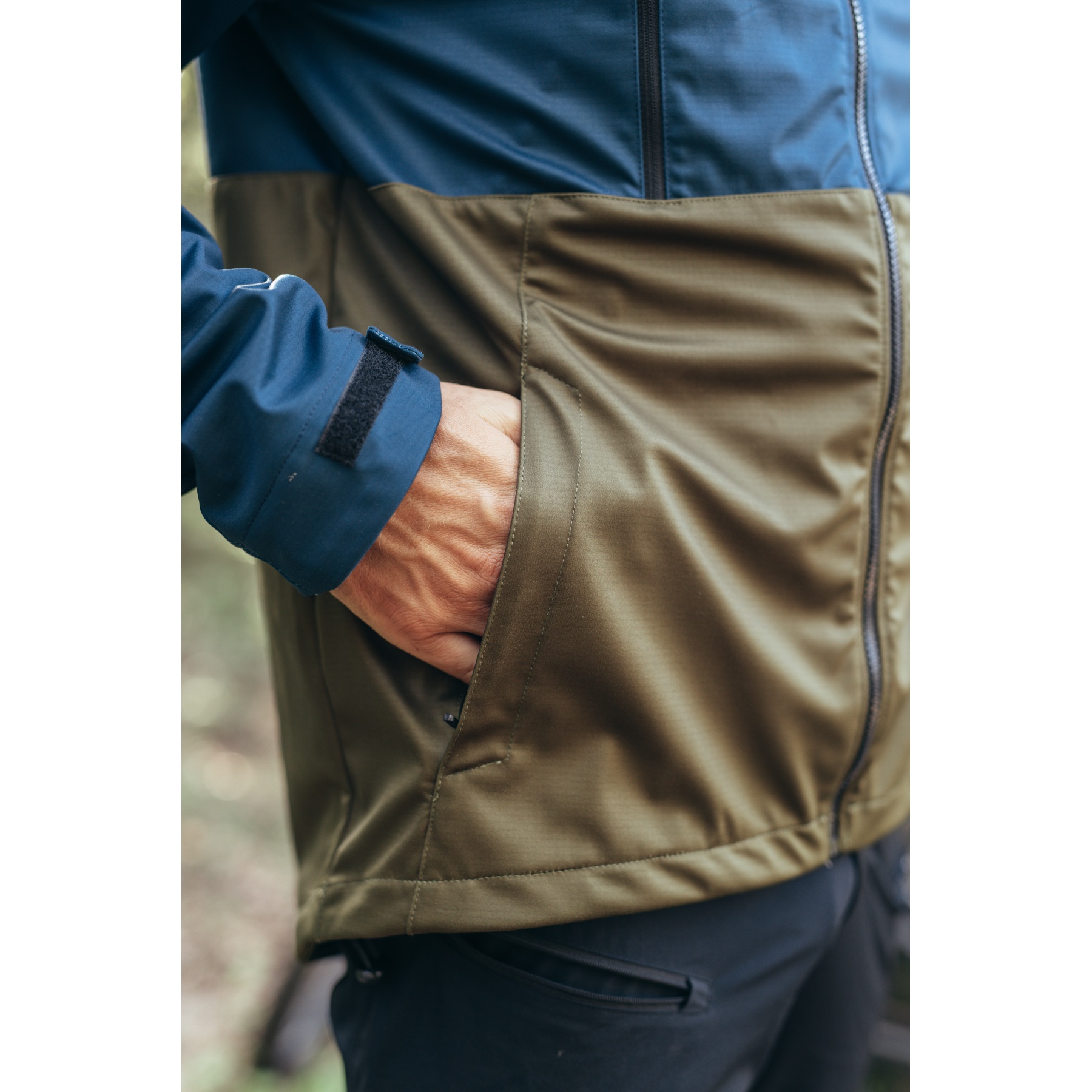 Northwave Easy Out Softshell Jacket Men - black 10 | BIKE24