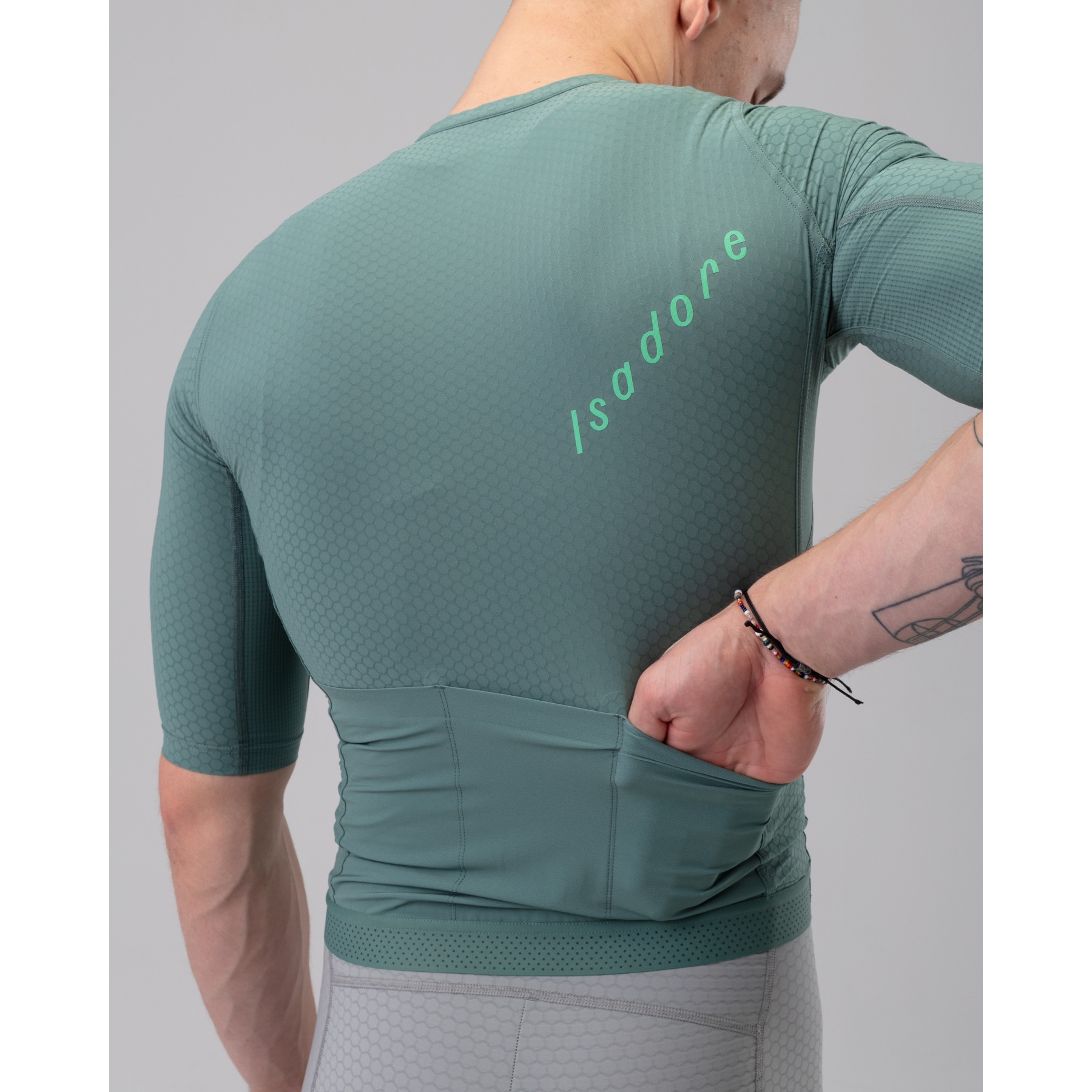 【美品】isadore Echelon Aero Jersey Echelon Aero Jersey Black
