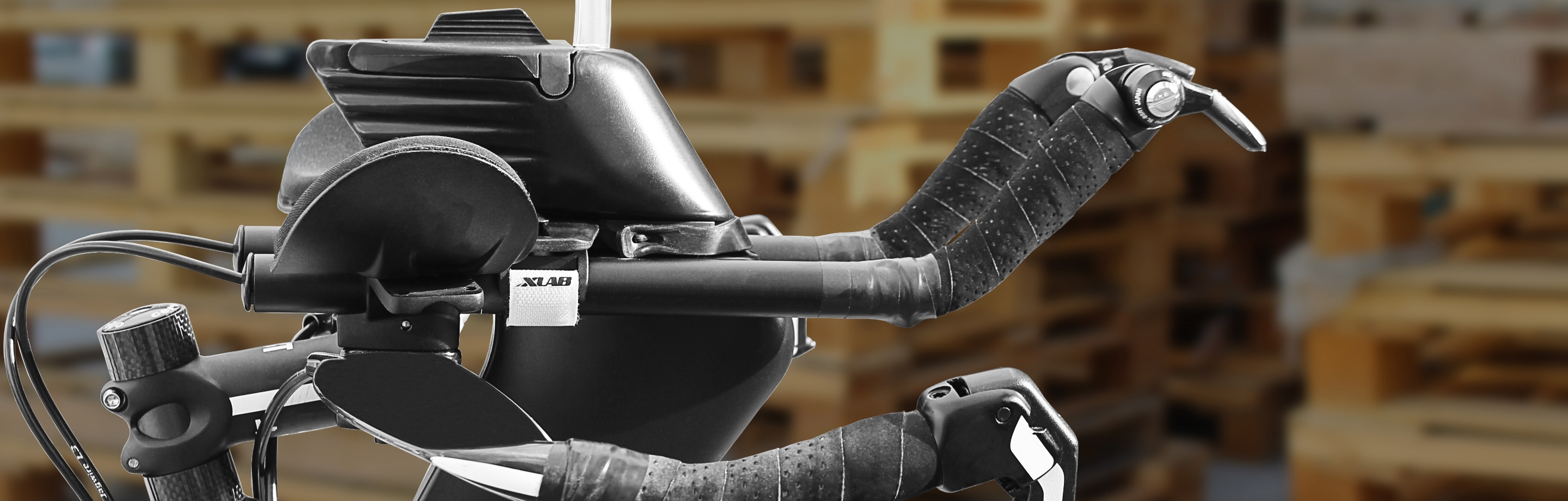 Guidon de contre-la-montre ergonomique avec solution d'hydratation aéro de XLAB.
