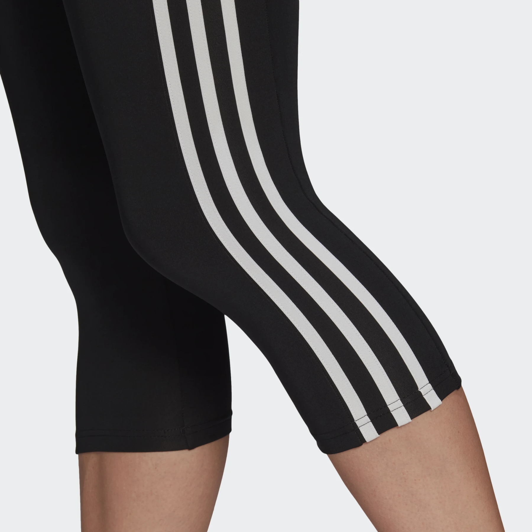 Designed to Move High-Rise 3-Stripes 3/4 Sport Leggings