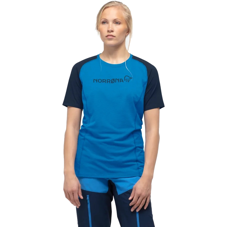 Produktbild von Norrona fjørå equaliser lightweight Damen T-Shirt - Indigo Night/Campanula