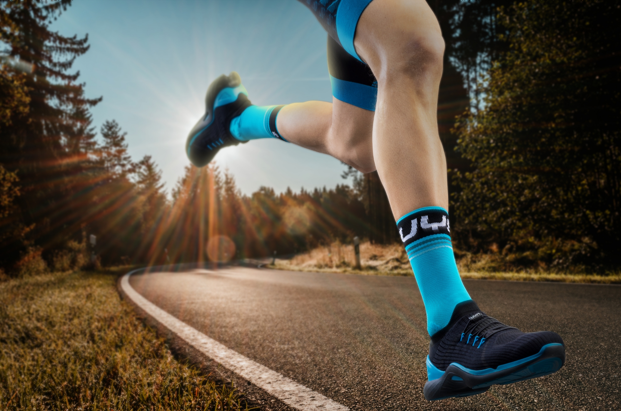 Running shoes and socks with high breathability and flexibility