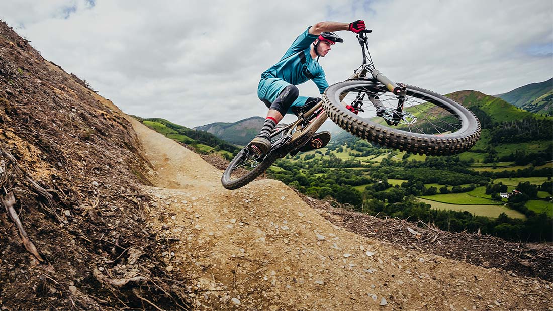 O'Neal – MTB-spezifische Helme, Protektoren & Bekleidung