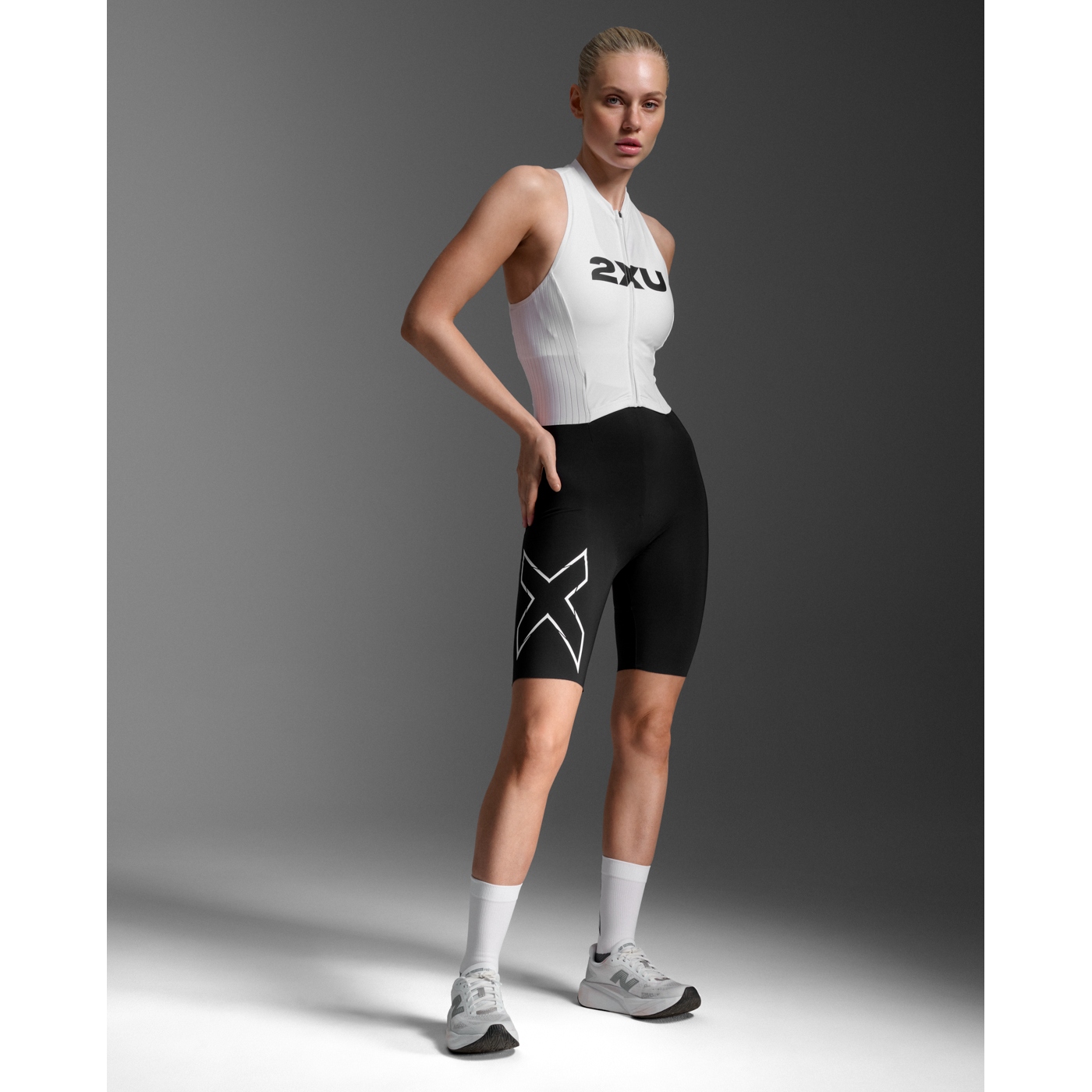 2XU Light Speed React Sleeveless Trisuit Women - black/white | BIKE24