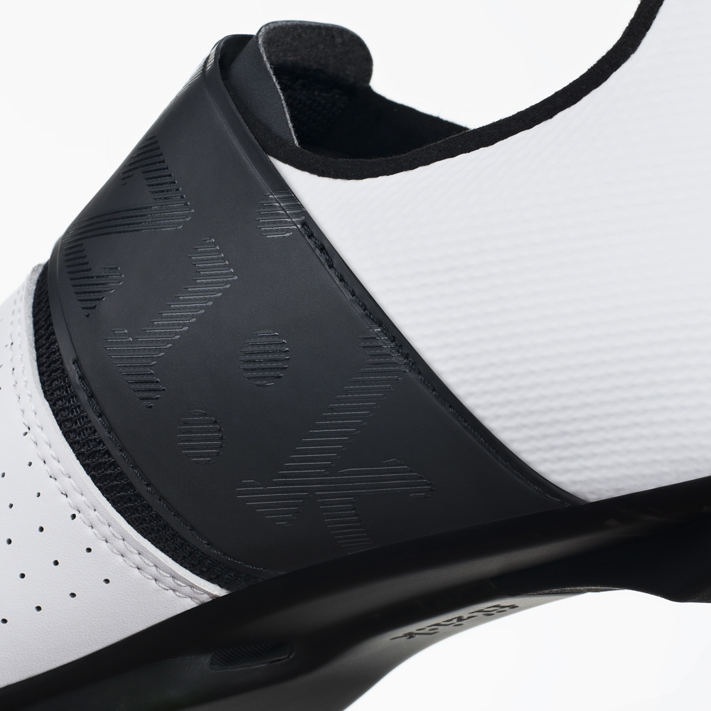 Fizik Vento Infinito Carbon 2 Road Shoes Unisex - white/black | BIKE24