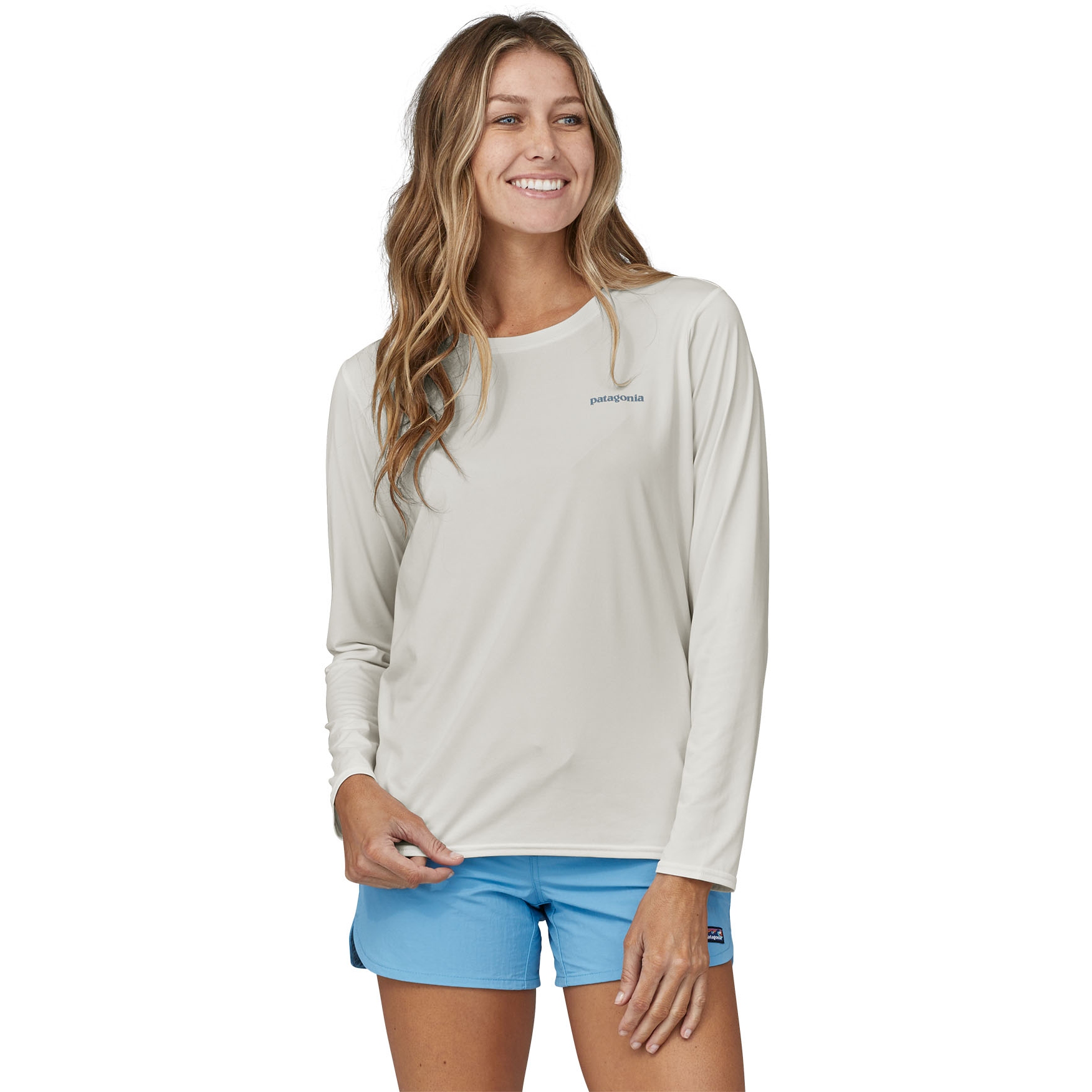 Produktbild von Patagonia Capilene Cool Daily Graphic Langarmshirt Damen - Waters - Boardshort Logo Light Plume Grey: White