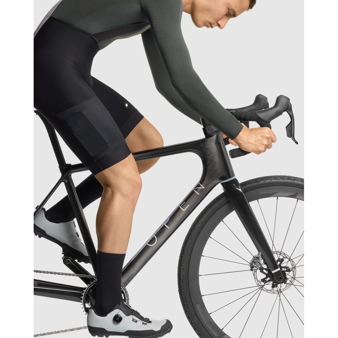 Assos TACTICA T5 Spring Fall Bib Shorts Men - black series | BIKE24