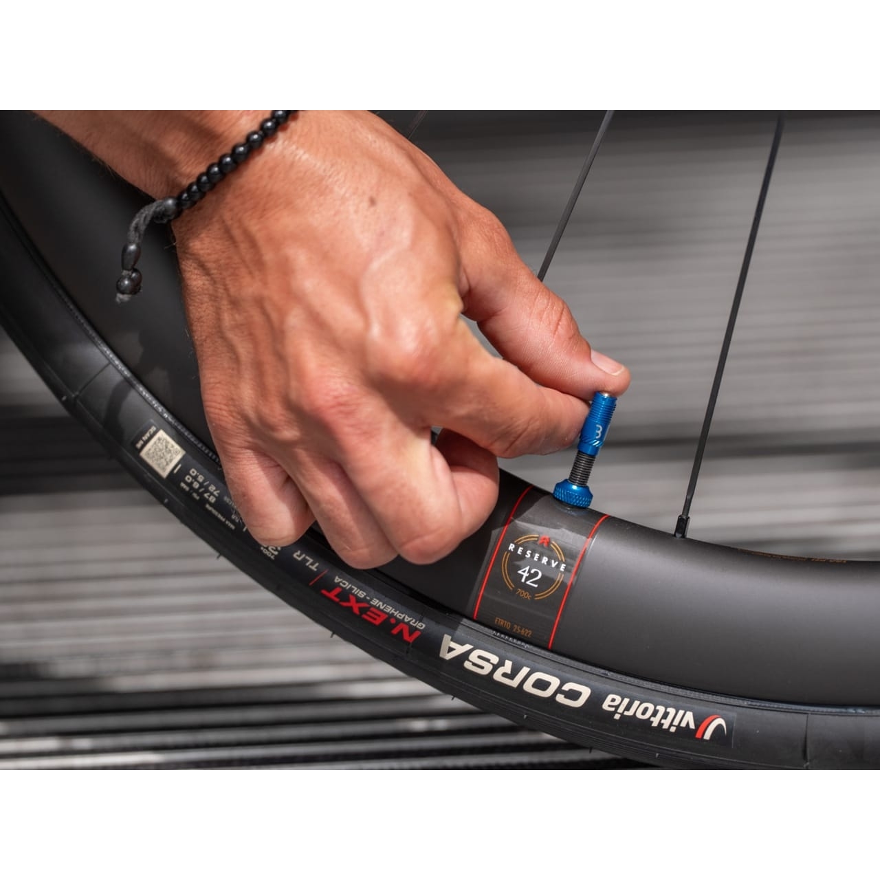 handschuhe englisch mittens Cardamom Größe:56cm Tuning Guides? Trying to slip silicone gripping in Ultralight Rims