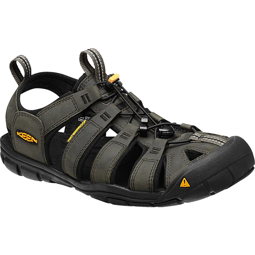 Image of KEEN Clearwater Leather CNX Sandals Men - Magnet / Black