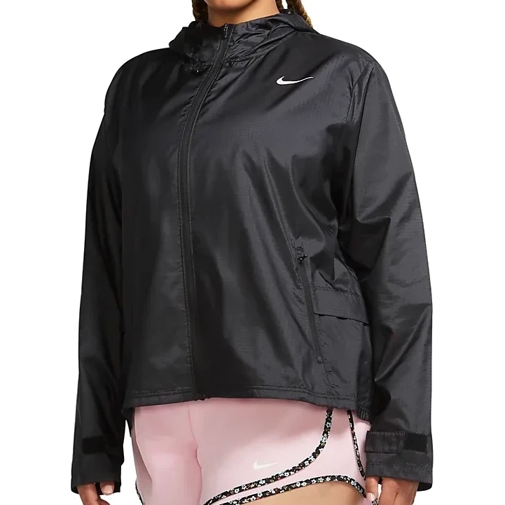 Immagine di Nike Chaqueta de correr Donna - Essential (Plus Size) - black/reflective silver CZ2851-010