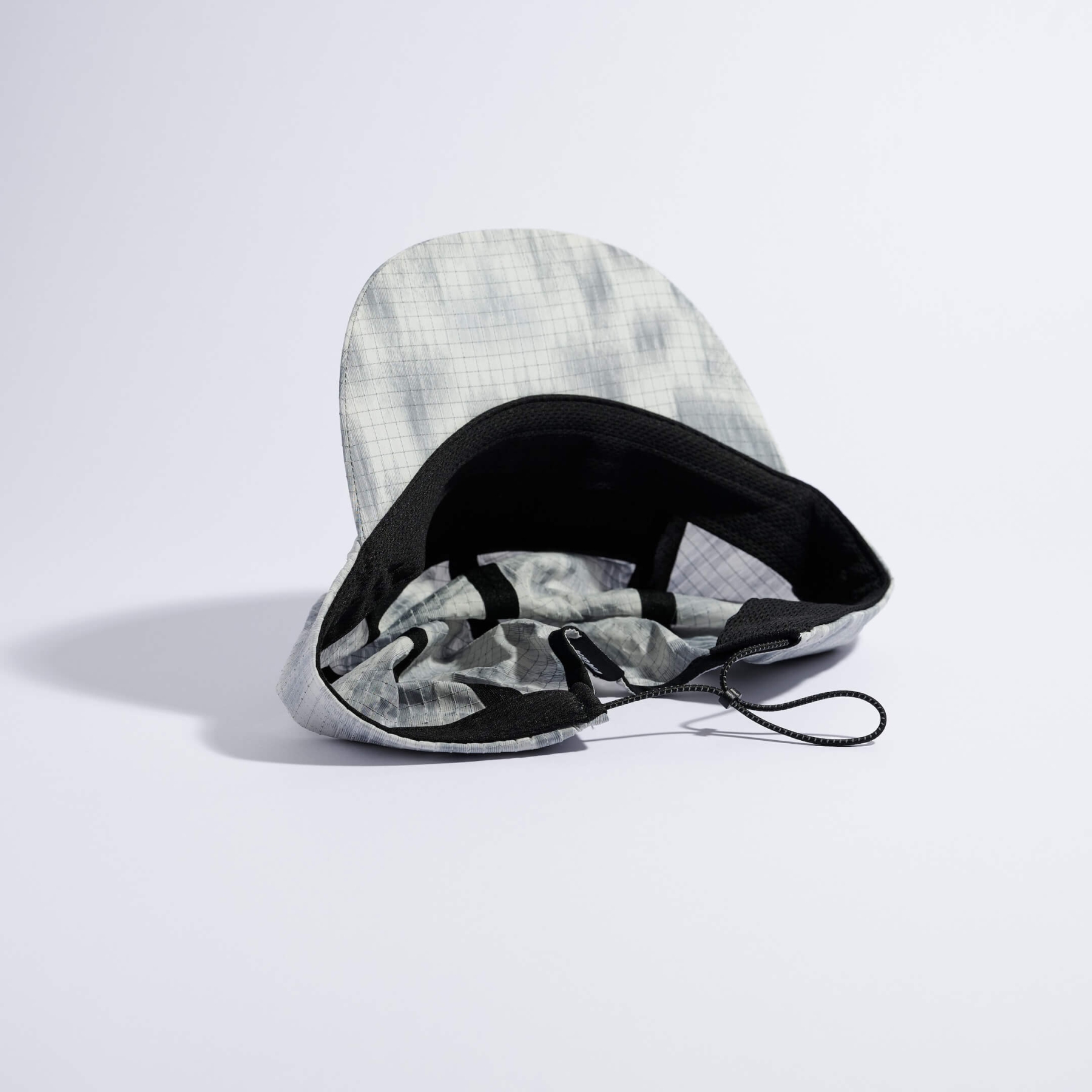 VÅGA Night Club 2.0 Running Cap - Light Grey / Silver | BIKE24