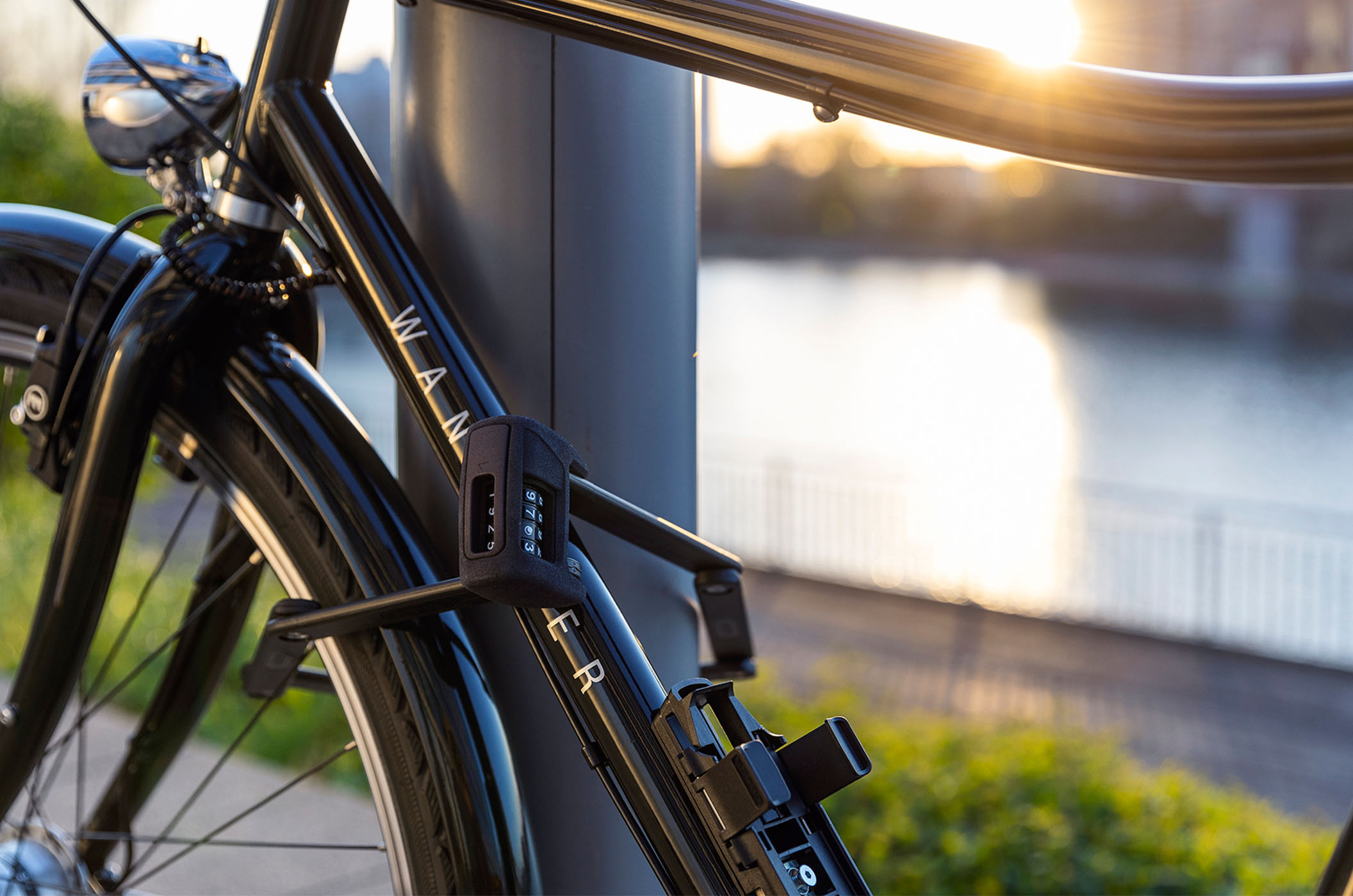 Die bewährte Bügelschlosskonstruktion trifft auf digitale Technologie, entstanden ist ein Fahrradschloss mit Smartphone-Steuerung.