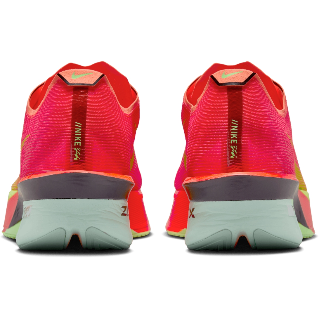 NIKEヴェイパーフライ 4 27.5センチ新品レッド 国内正規／納品書あり】27.5㎝ NIKE ZOOM VAPORFLY 4% FLYKNIT