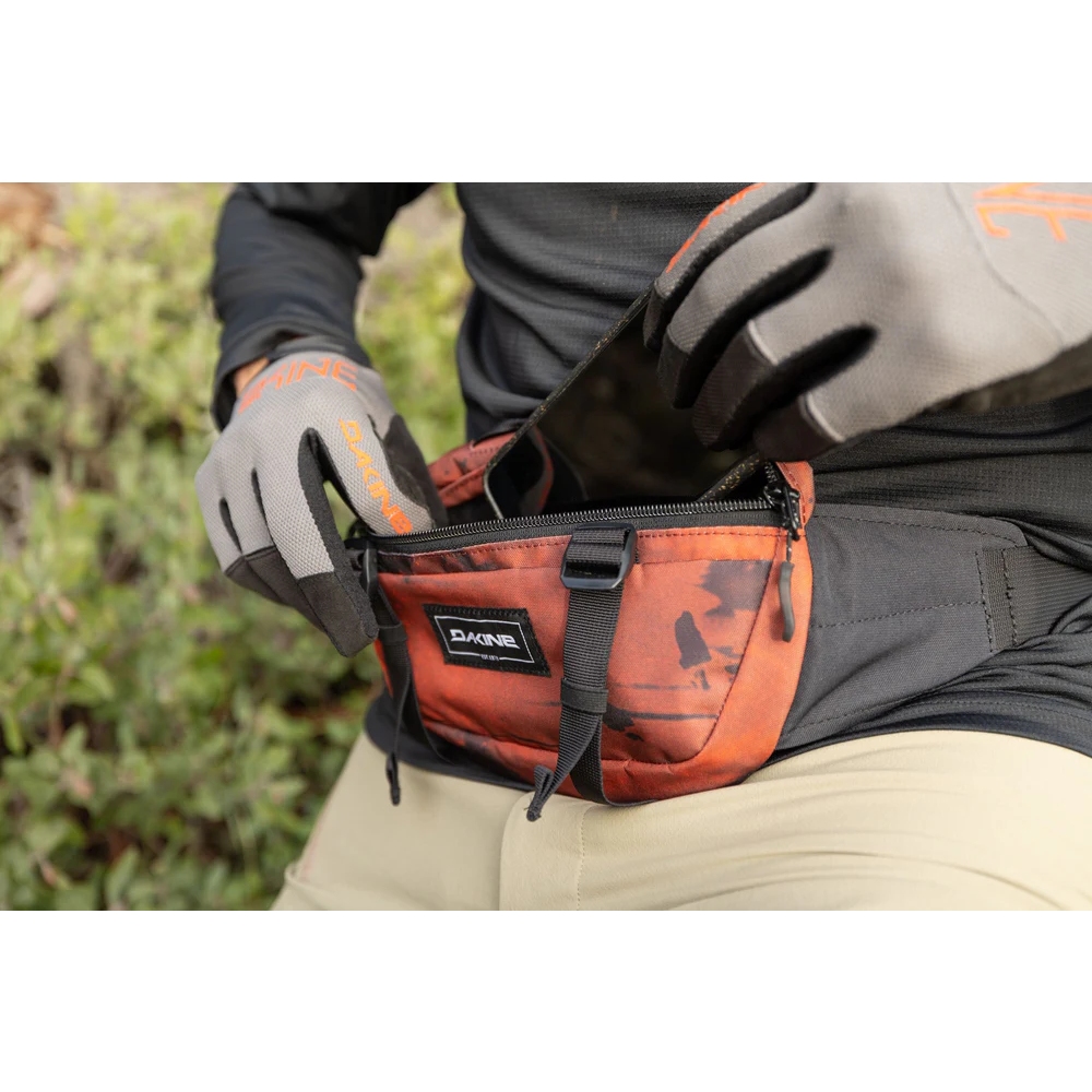 Dakine Team Hot Laps 1L Hip Pack - Graham Agassiz - Aggy Black