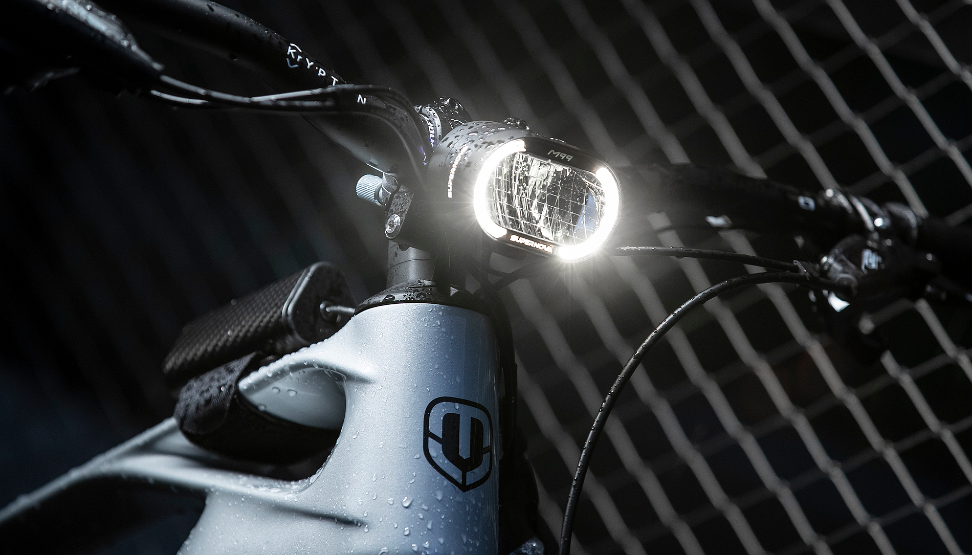 Supernova Luce Posteriore TL3 Z + Catarifrangente Z - BIKE24