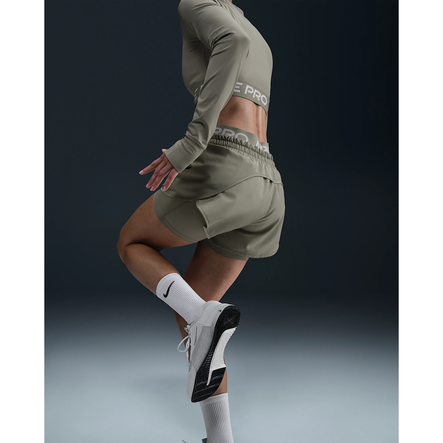 pantalon corto nike 2 en 1 mujer