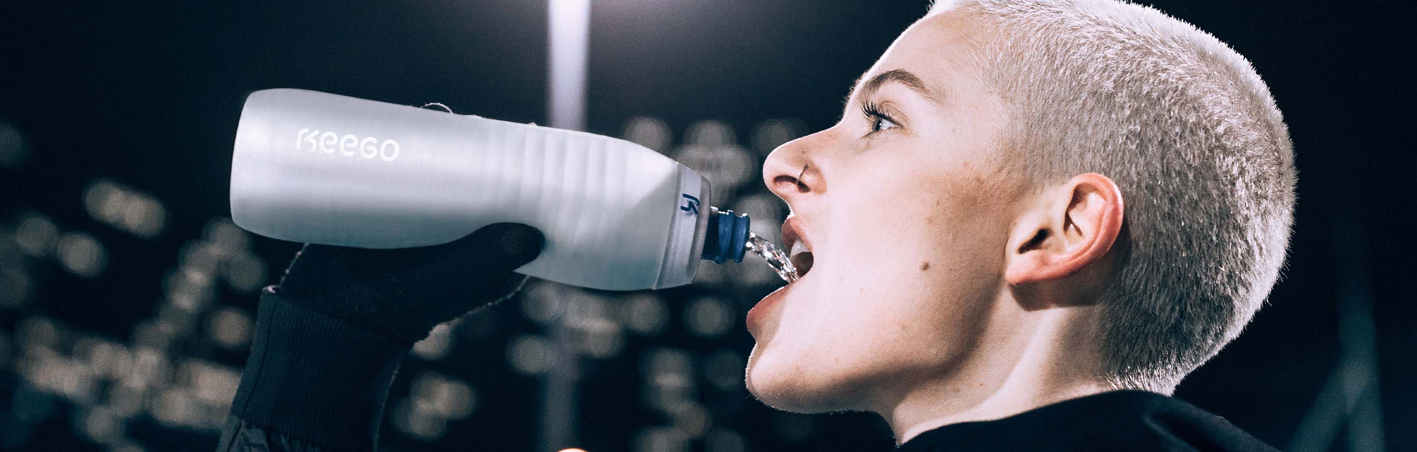 KEEGO Trinkflaschen – Leichte & geschmacksneutrale Sportflaschen mit Titanbeschichtung