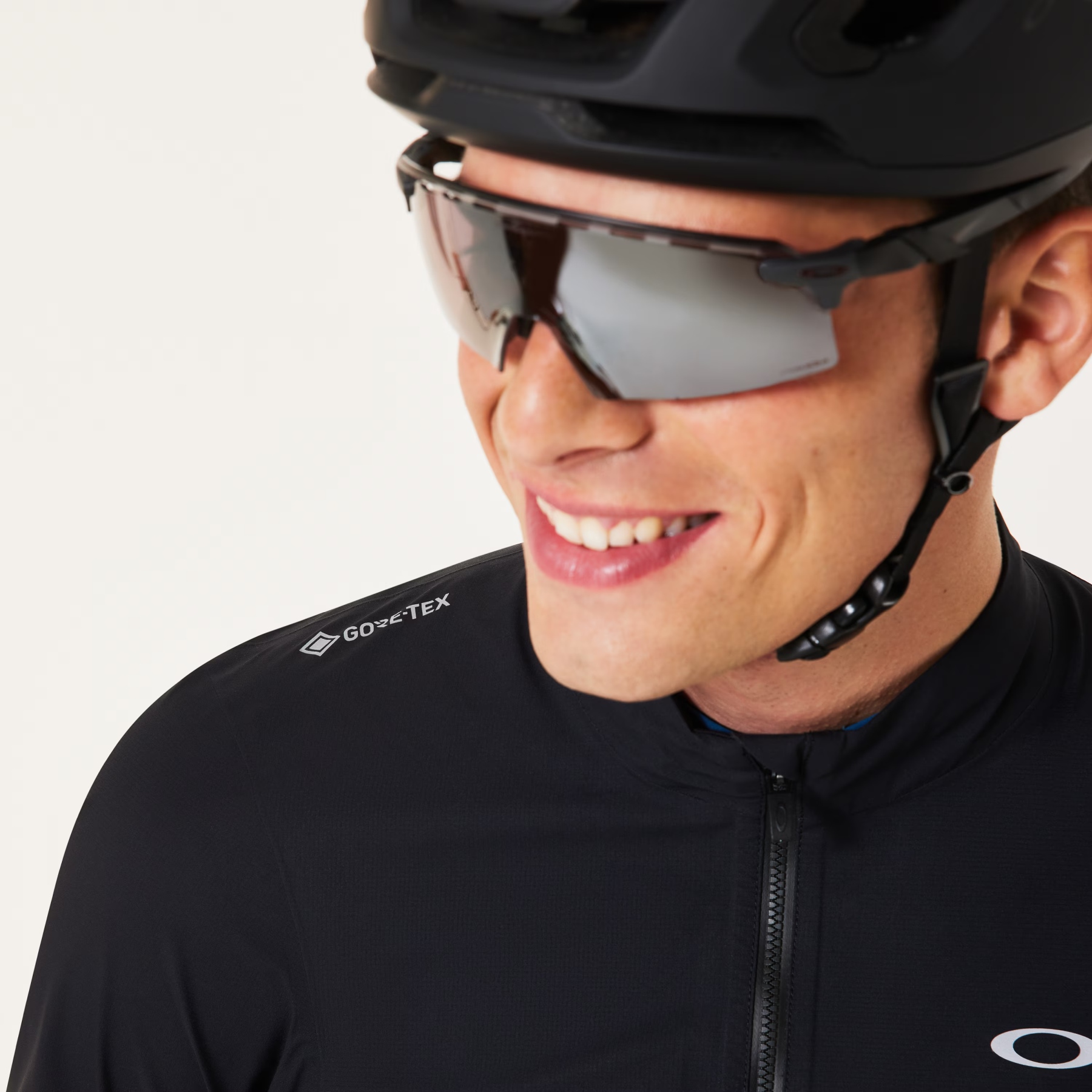 Oakley Endurance GORE-TEX Jacket Men - Blackout | BIKE24