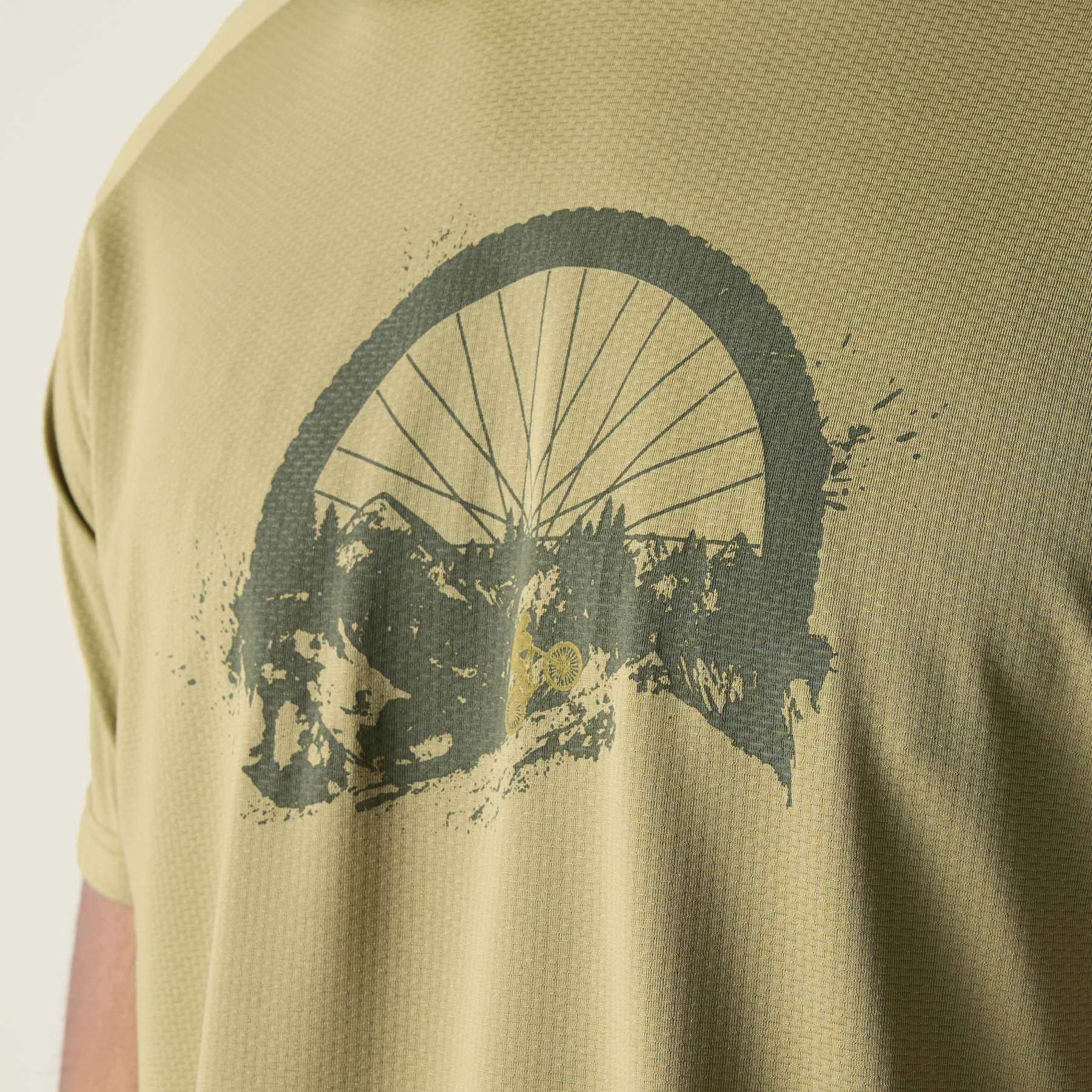 Dare 2B T-shirt Tecnica Uomo, Tessuto Riciclato Q-Wic, Traspirante, Con Dettagli Riflettenti