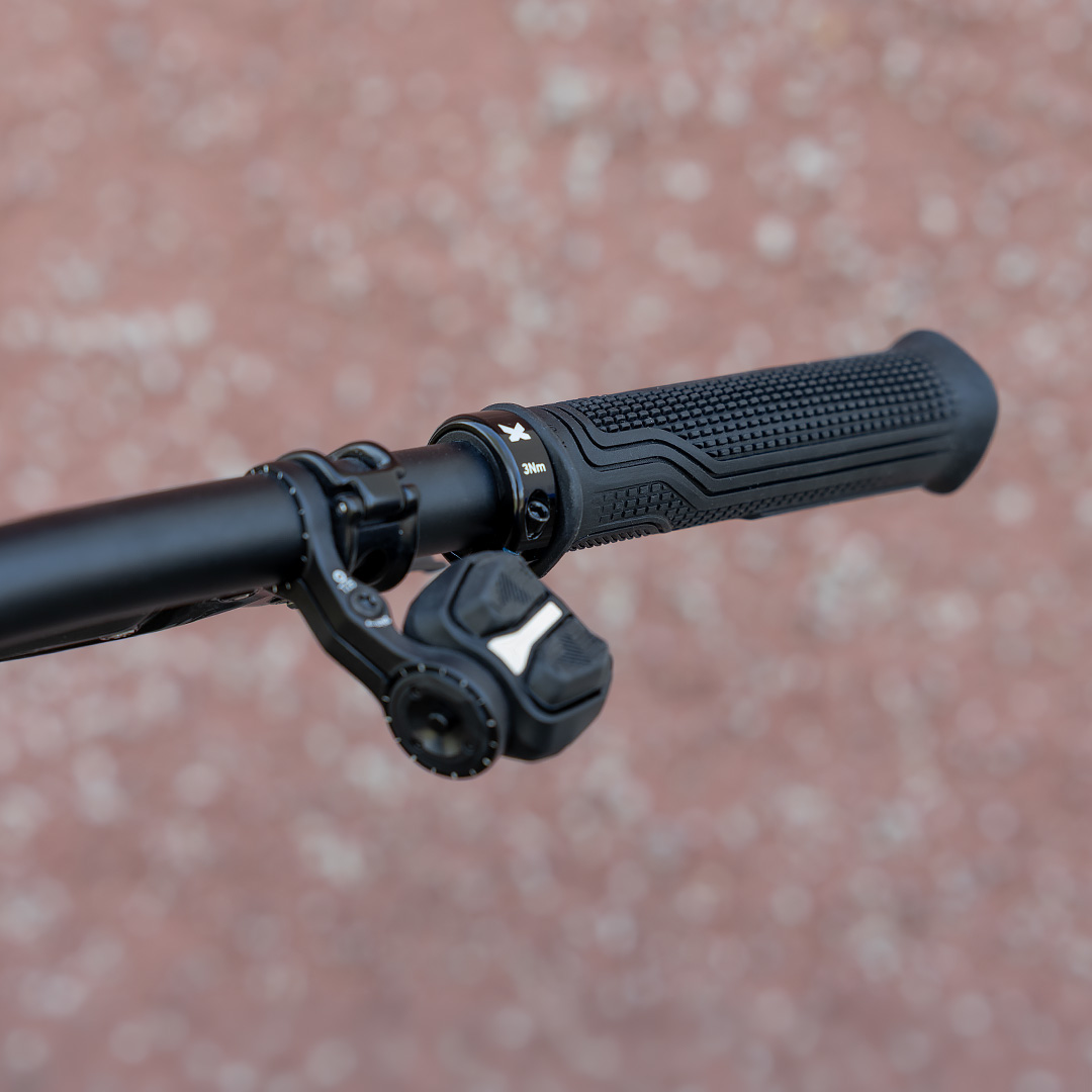 Sixpack Millenium AL Griffe - schwarz | BIKE24