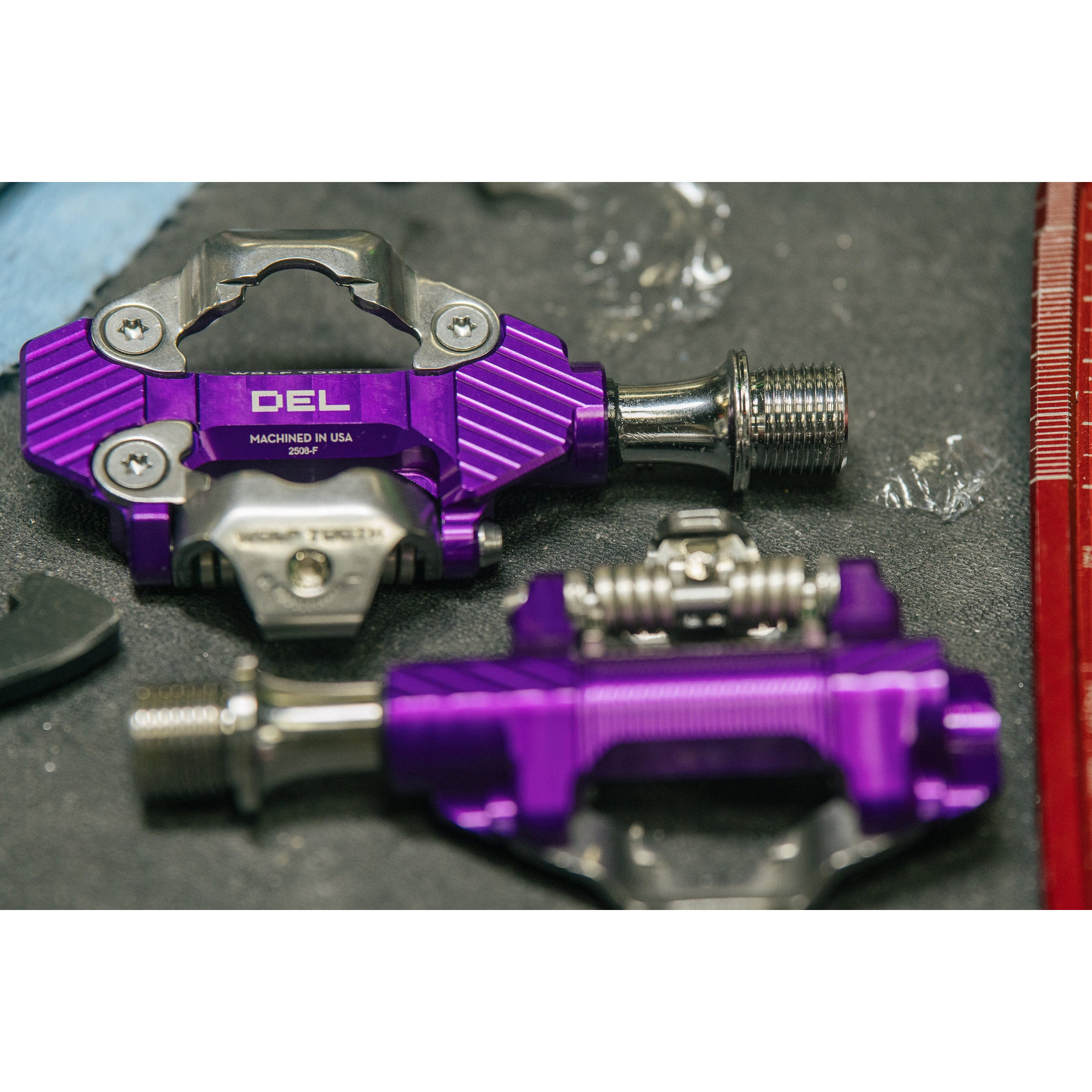 Wolf Tooth DEL Gravel Race Clipless Pedals - ultraviolet purple