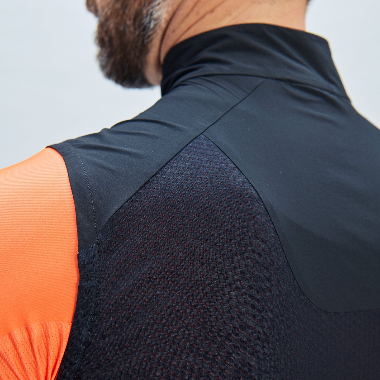 POC Enthral Gilet Men - 1002 Uranium Black | BIKE24