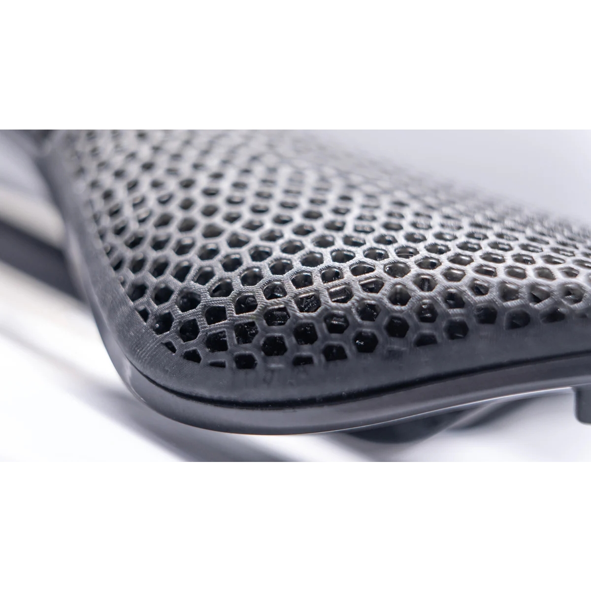 Prologo Nago R4 PAS 3D 137 Saddle - black | BIKE24