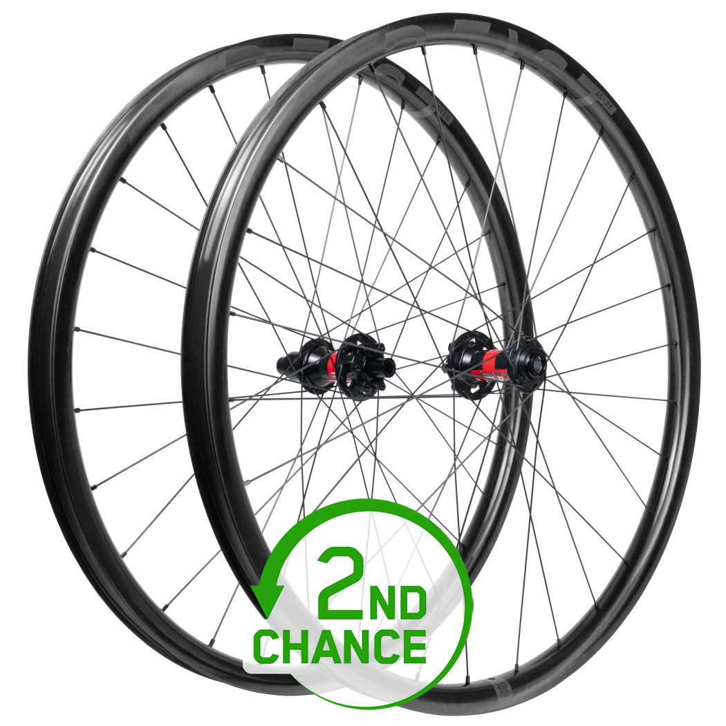 Компоненты Beast ED30 + DT Swiss 240 - 29-дюймовая карбоновая колесная пара MTB - 6 болтов - Ширина: 15x110 мм | ширина: 12x148 мм - Микрошлифовка - Черный UD - 2-й вариант