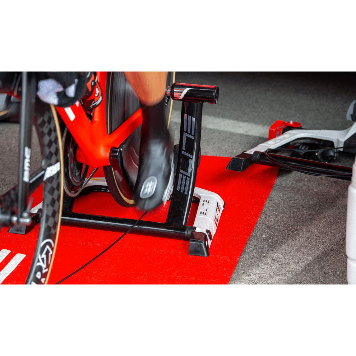 Elite Qubo Power Mag Smart B+ - Wheel On Cycletrainer - white/red