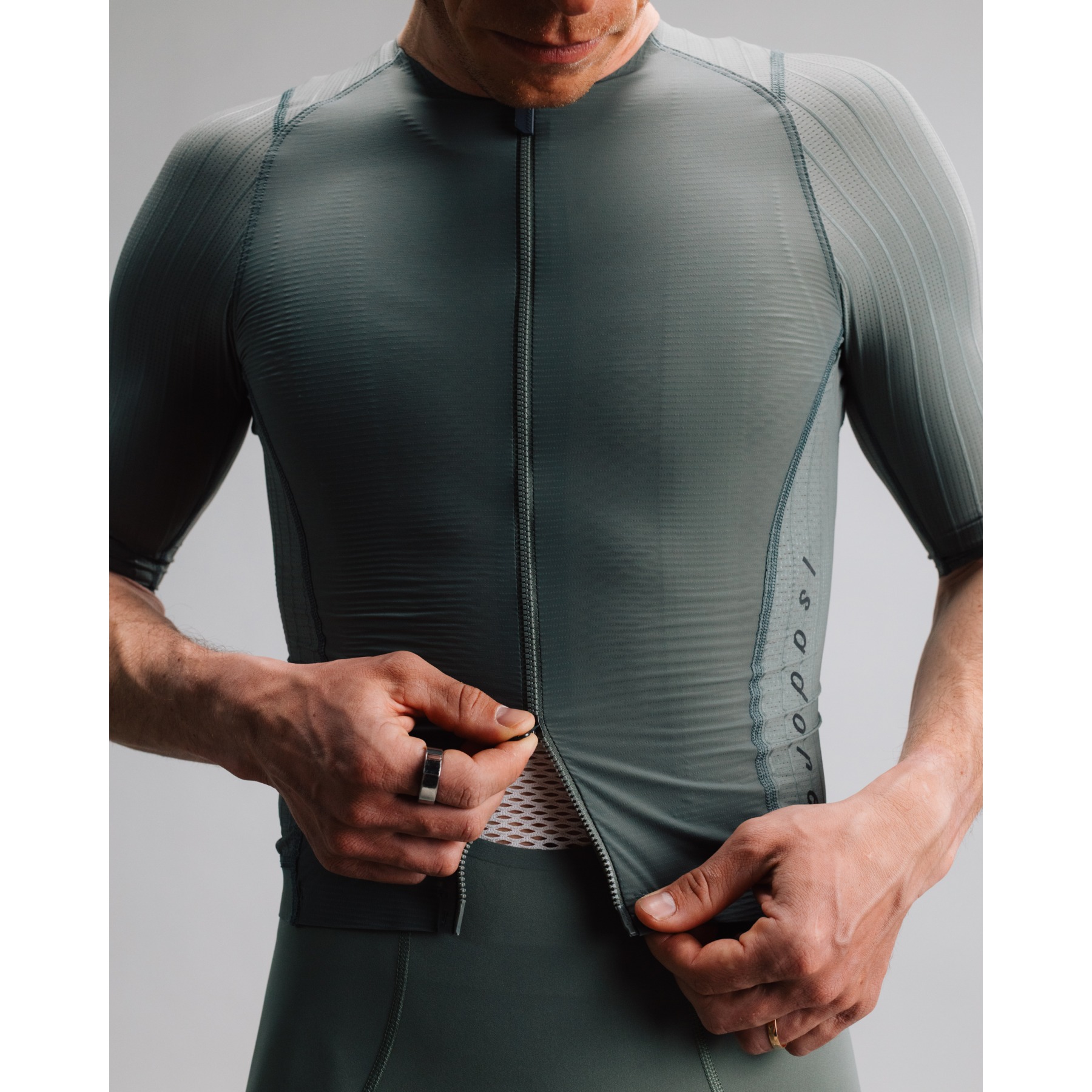 【美品】isadore Echelon Aero Jersey Isadore Echelon Aero Jersey Men - Mulled Basil | BIKE24