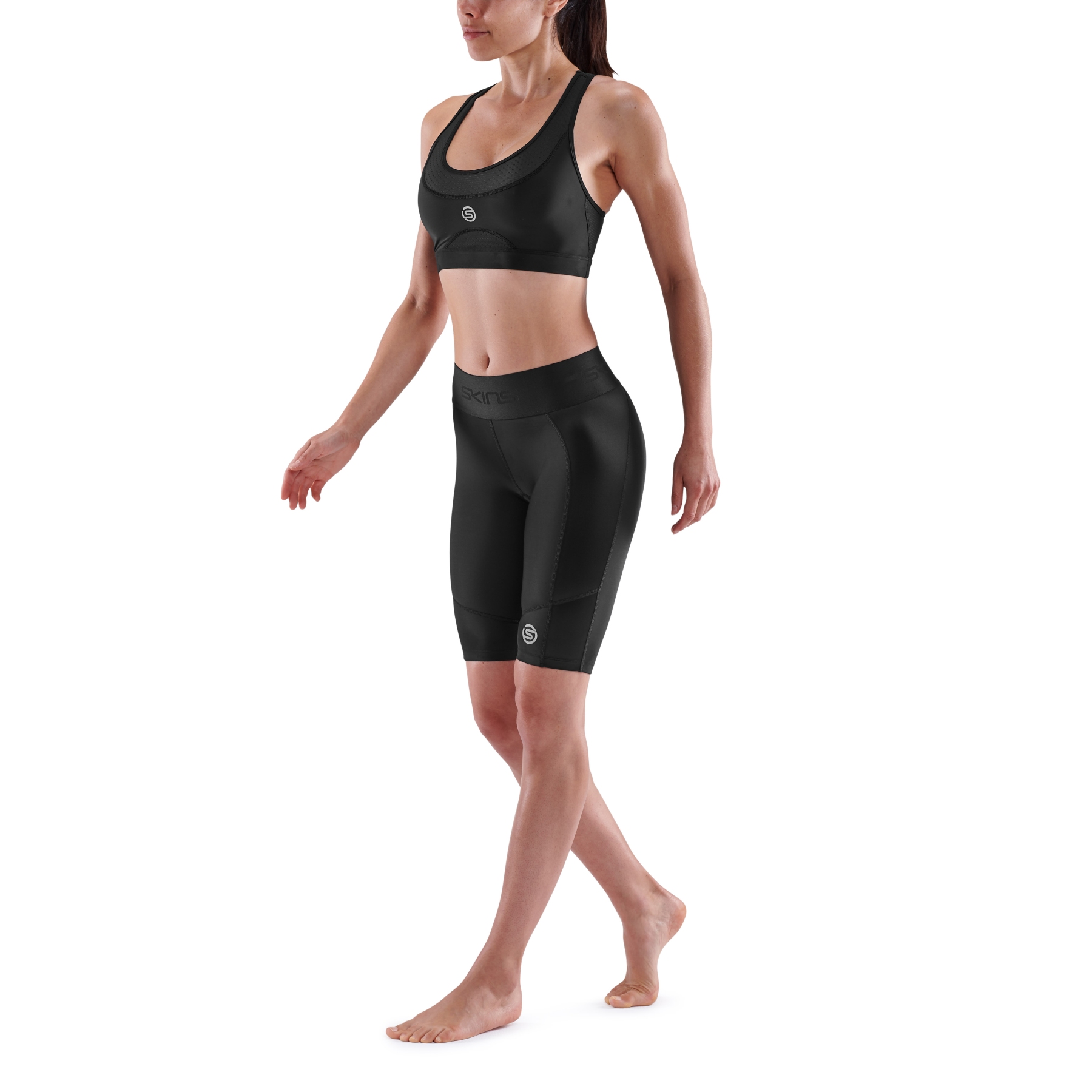 https://images.bike24.com/i/mb/6f/01/3d/skins-compression-3-series-women-half-tights-black-2-893337.jpg