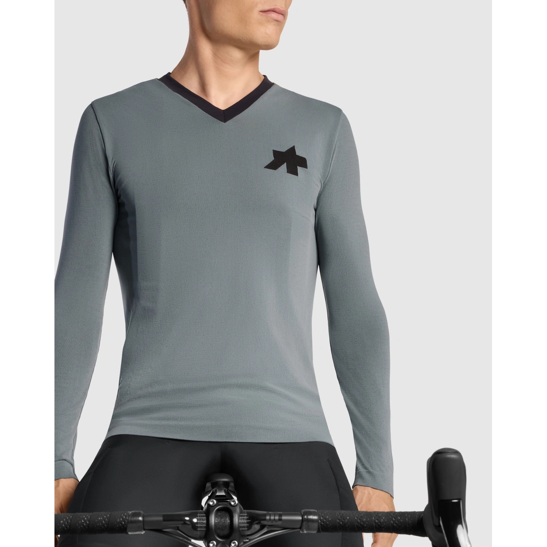 (取寄) アソス メンズ タクティカ ロング-スローブ テック T-シャツ T5 - メンズ Assos men TACTICA Long-Sleeve Tech T-Shirt T5 - Men's Fanatic Silver Assos TACTICA Longsleeve Tech T-Shirt T5 Men - fanatic silver | BIKE24