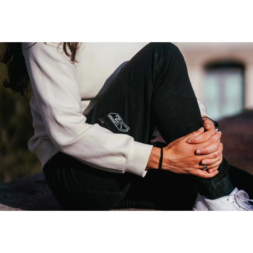 LOOKING FOR WILD Laila Peak Pants Women Navy Peony