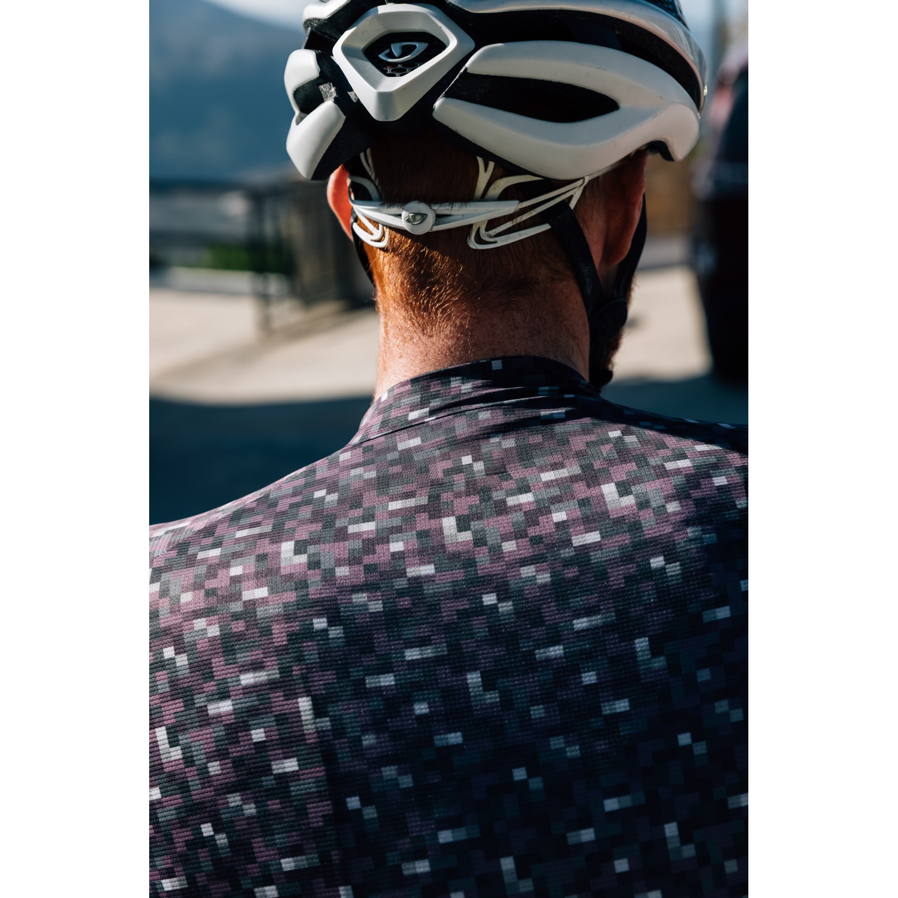 Alternative sale cycling clothing