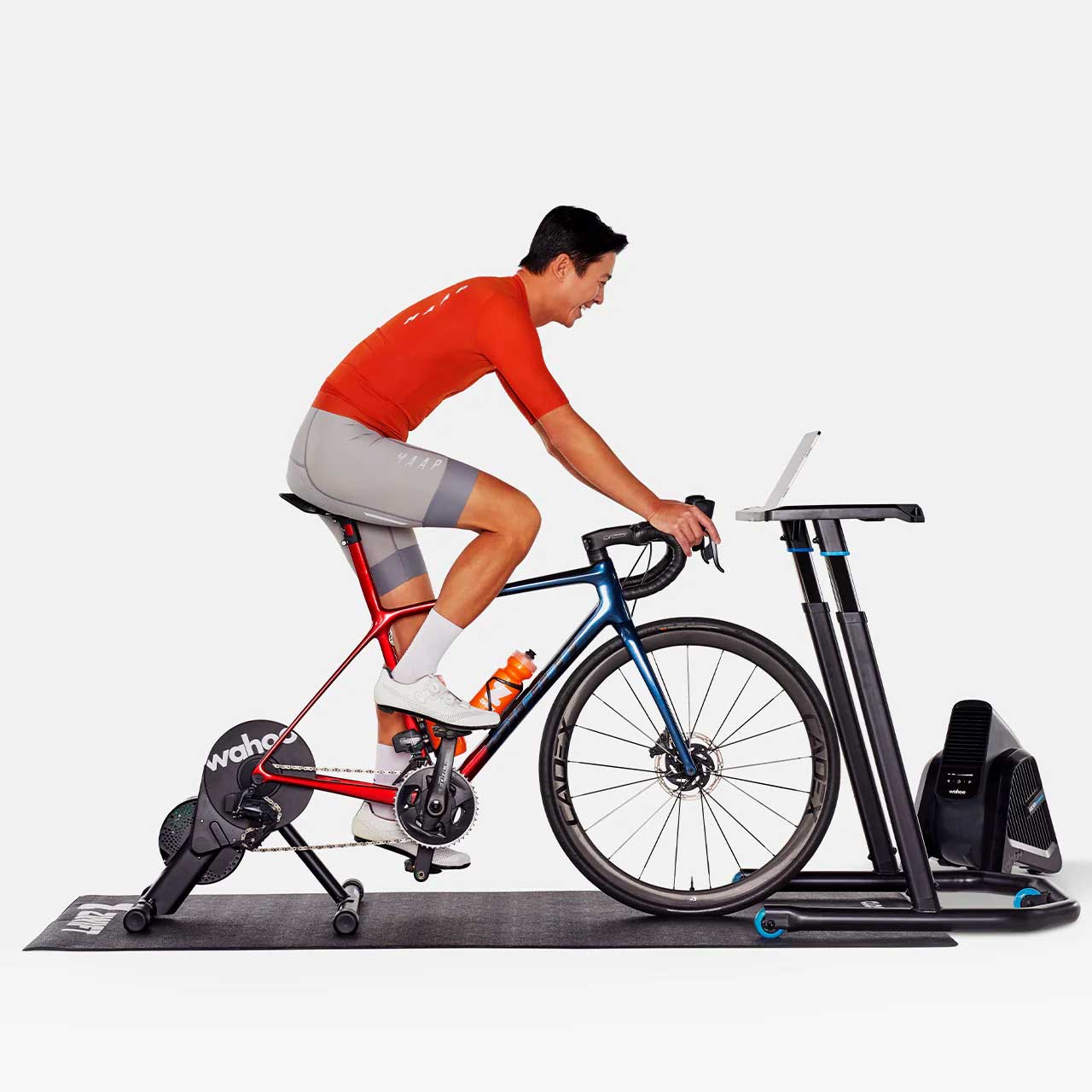 Wahoo Velo d Appartement Transmission Directe Zwift One KICKR Core Paquet avec Zwift Cog et Click