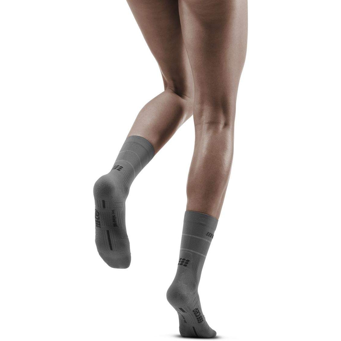 WOMEN'S REFLECTIVE MID CUT COMPRESSION SOCKS