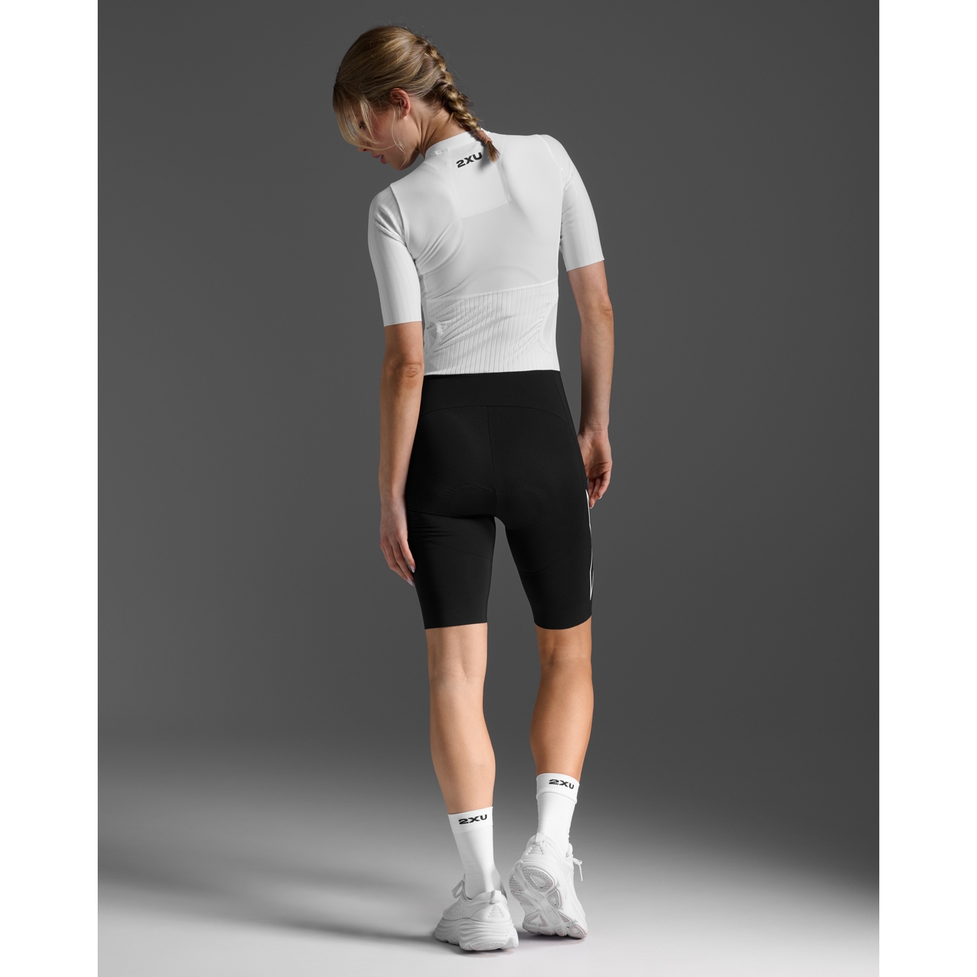 2XU Light Speed React Sleeved Trisuit Women - black/white 2XU Light Speed React Sleeved Trisuit Women - black/white