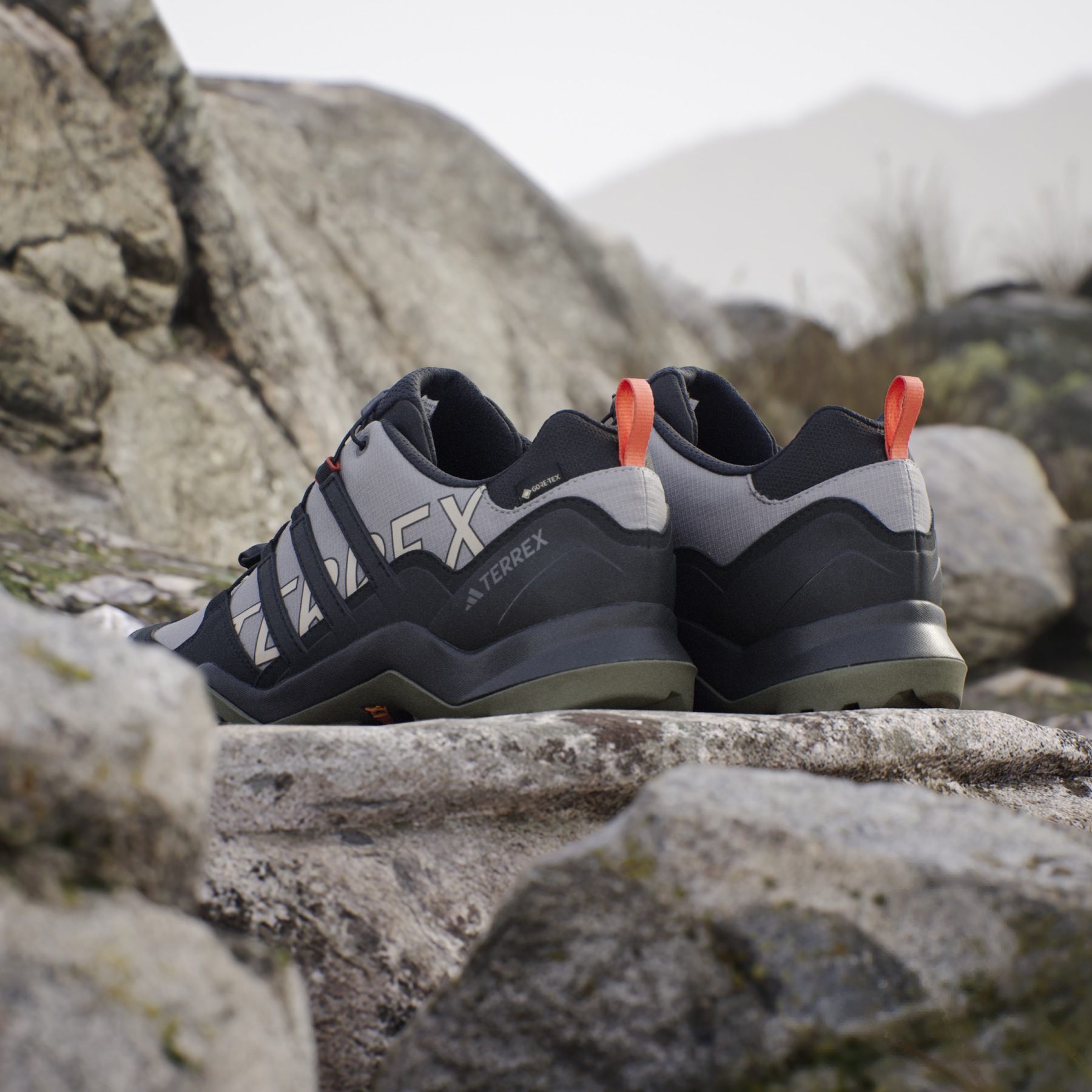 adidas TERREX Swift R2 GORE TEX Hiking Shoes Men charcoal solid grey core black olive strata IH2600