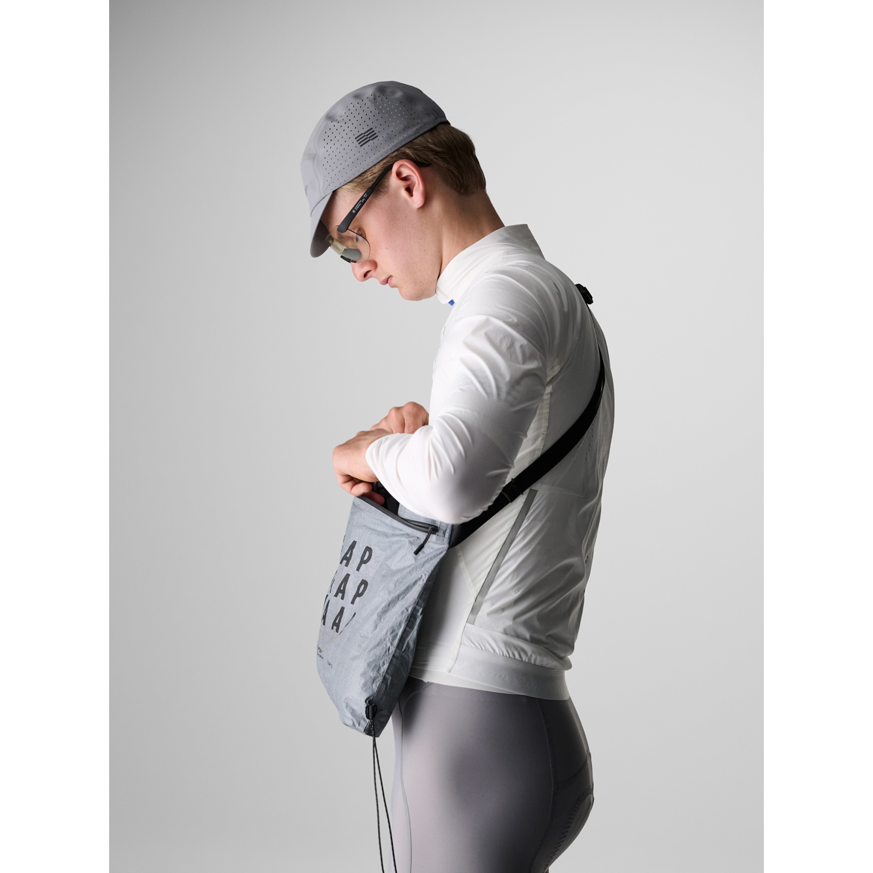 MAAP Tech Musette - graphite | BIKE24