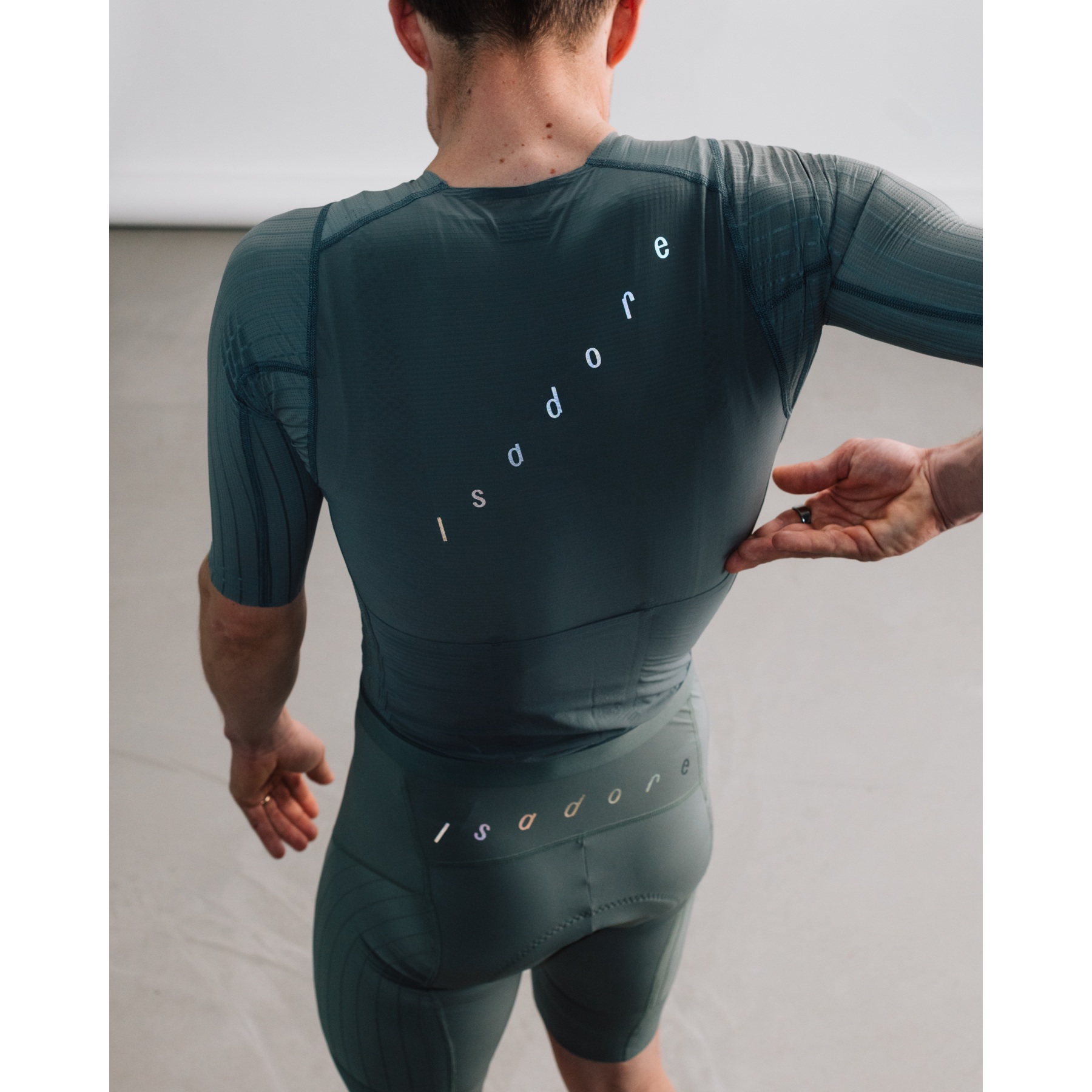 Isadore Echelon Aero Jersey Men - Mulled Basil | BIKE24
