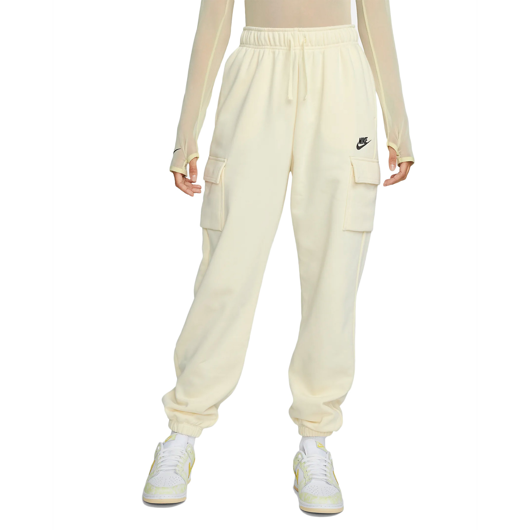 Produktbild von Nike Sportswear Club Fleece Cargo-Trainingshose für Damen - coconut milk/black DQ5196-113