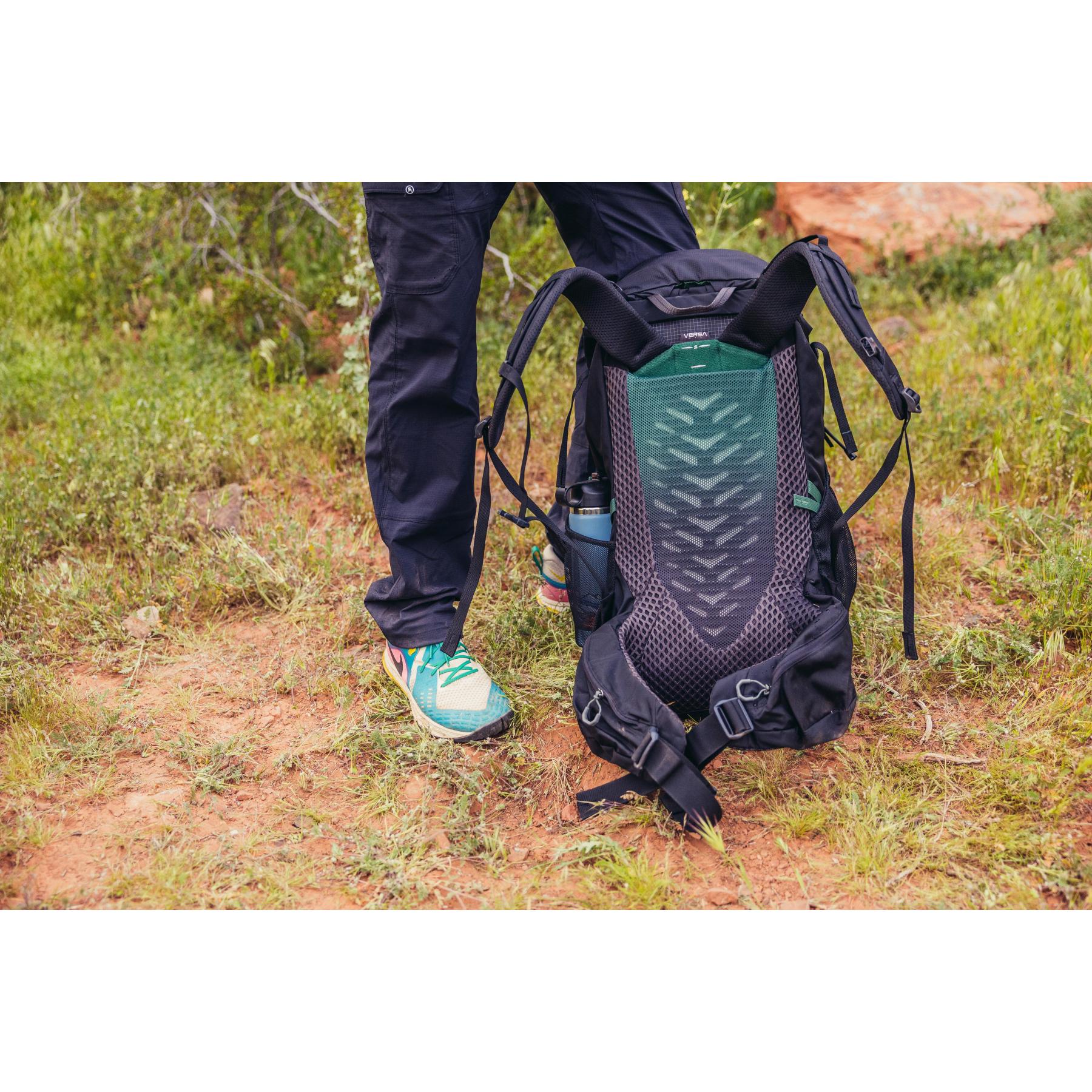 Gregory Stout 35 Backpack - Forest Black | BIKE24
