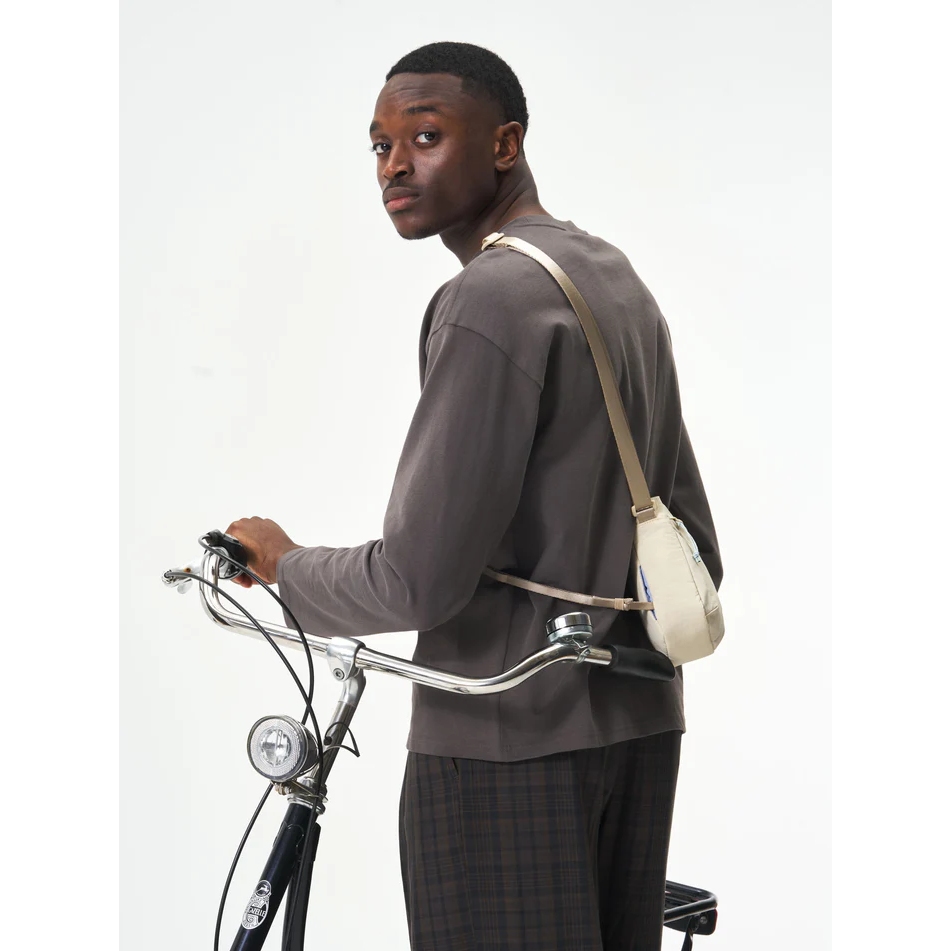 Sacoche de selle compatible avec Vespa arrière Vintage 35L Canvas Sac à dos Rouleau gris Craftride ✓ Achetez maintenant Sacoche de selle compatible avec Vespa arrière Vintage 35L Canvas Sac à dos Rouleau gris Craftride ✓ Achetez maintenant